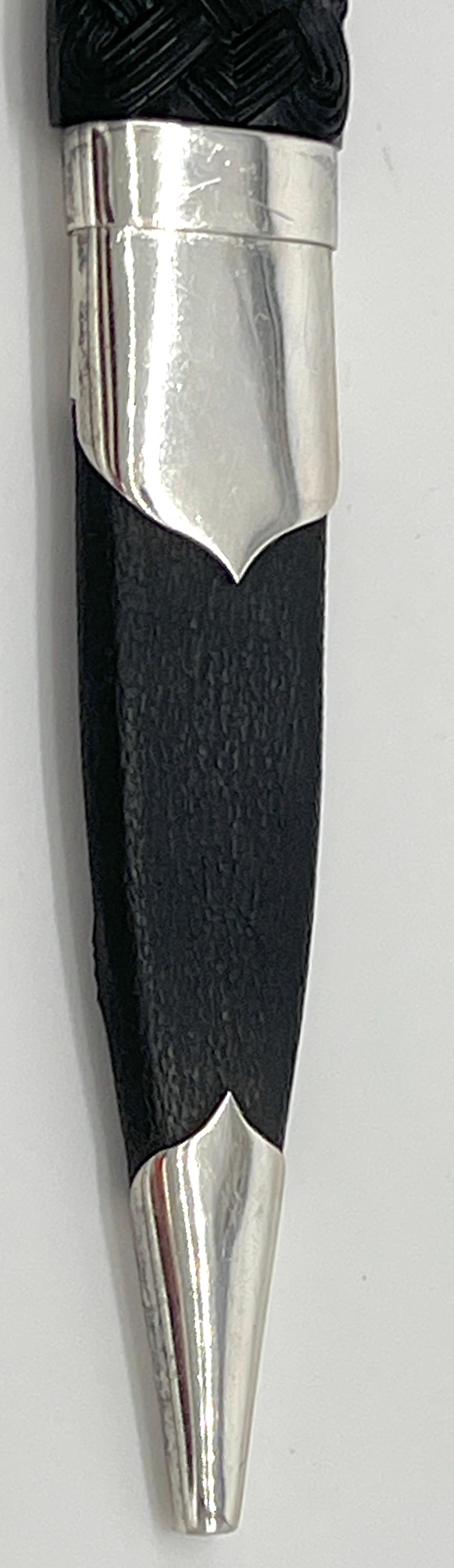 Schottisches Sterling- und geschnitztes Celtic Knot Bog Holz Dirk mit Topas, 20. Jahrhundert im Angebot 1