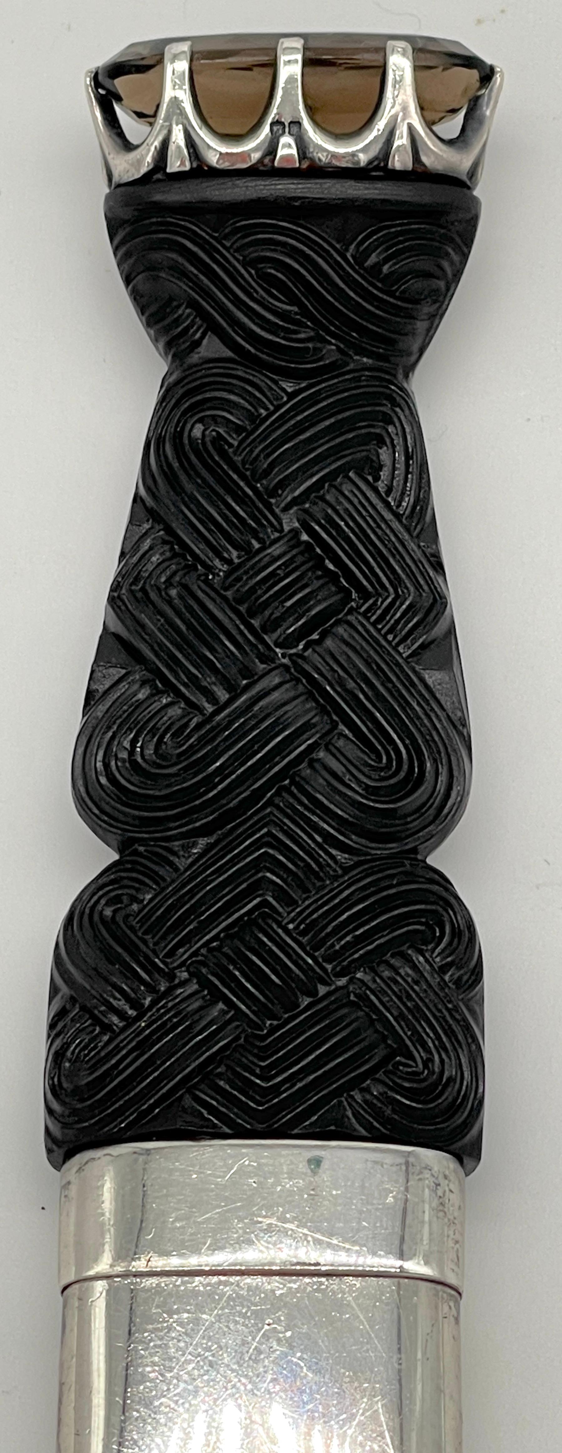 Schottisches Sterling- und geschnitztes Celtic Knot Bog Holz Dirk mit Topas, 20. Jahrhundert im Angebot 3
