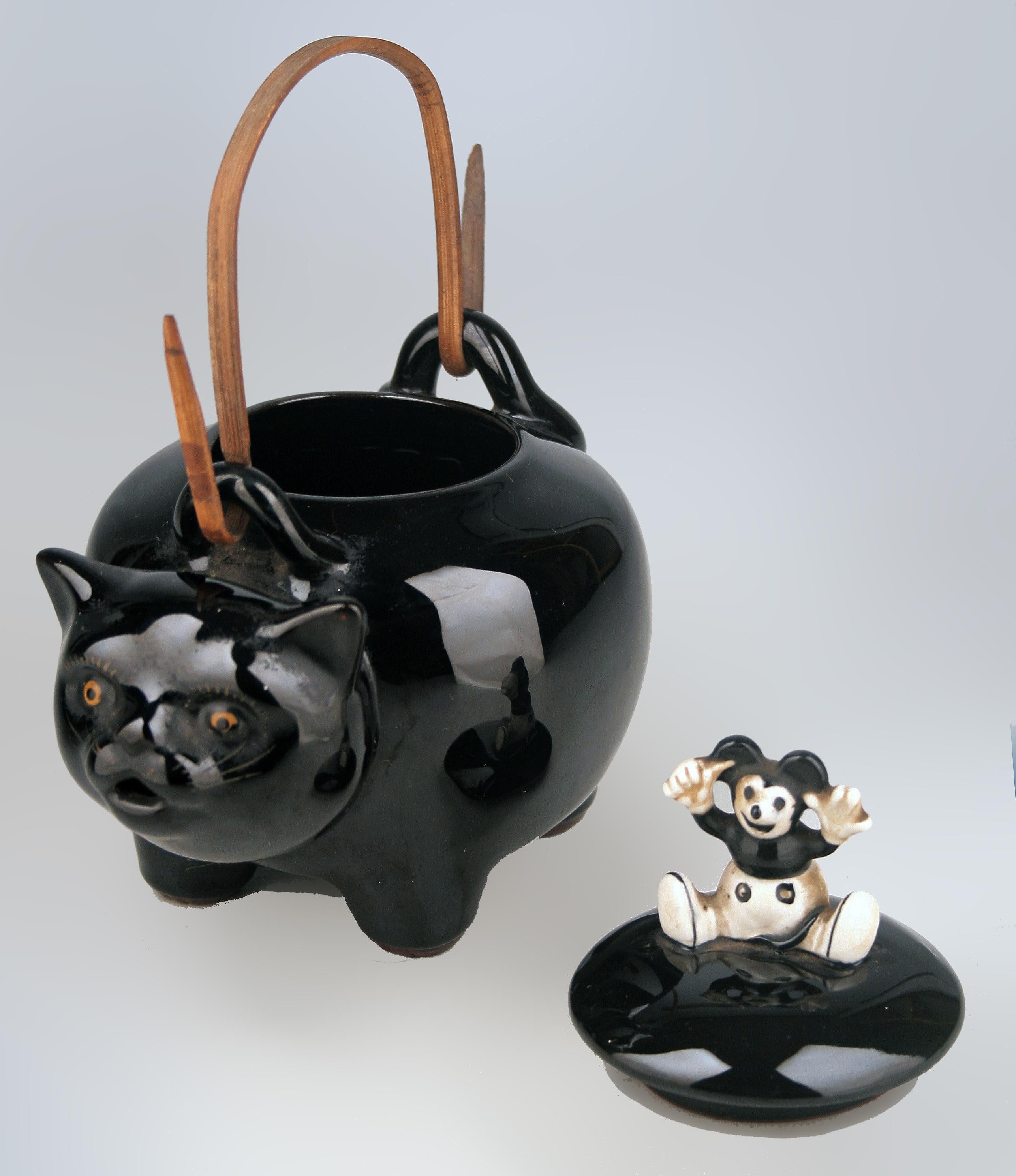 Hand-Carved 20th C./Shōwa Era Japanese Glazed Porcelain Teapot of Black Cat with Mouse Lid For Sale