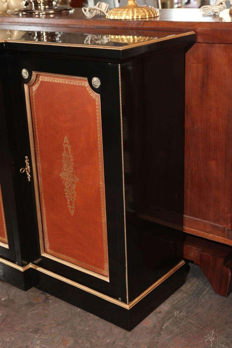 Direttorio Credenza francese sofisticata del 20° secolo di M. I. M. in vendita