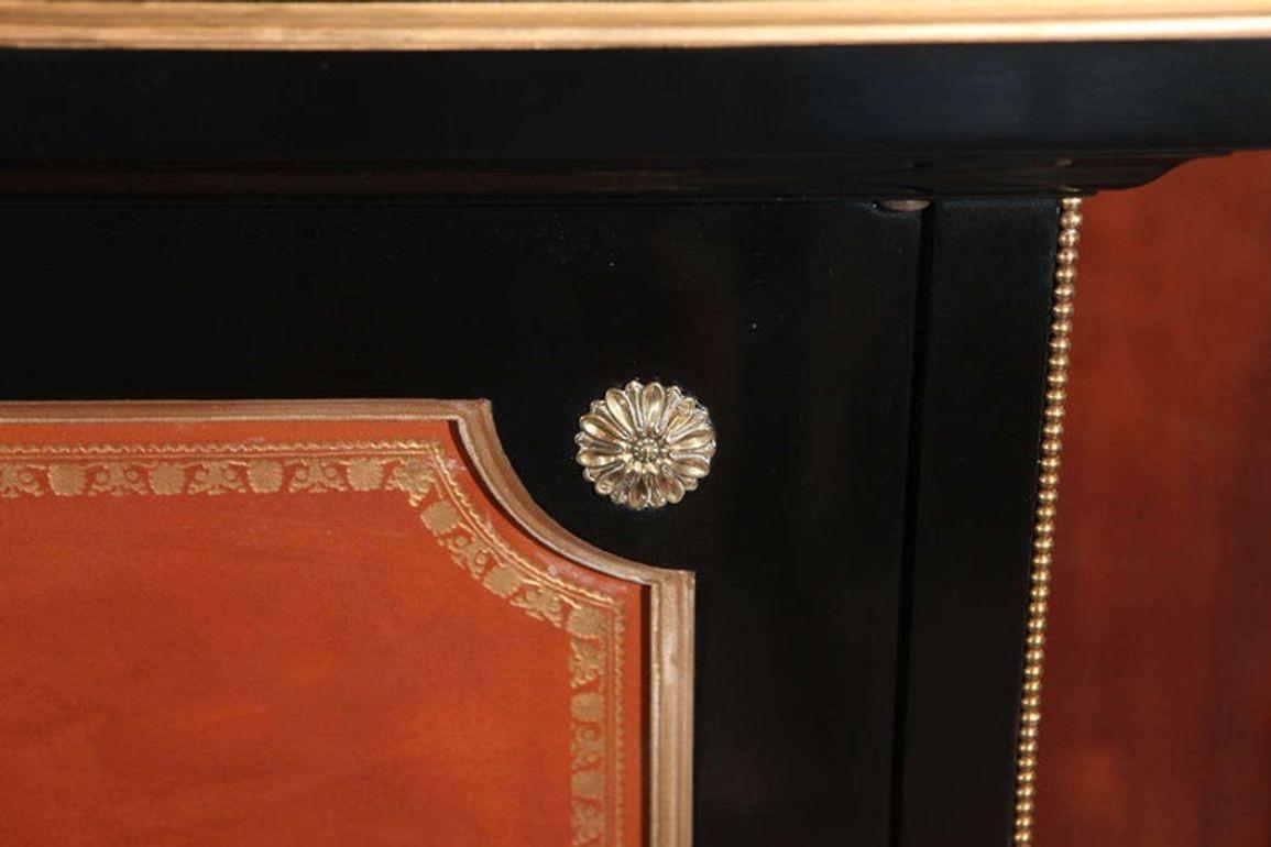 Credenza francese sofisticata del 20° secolo di M. I. M. In condizioni ottime in vendita a Los Angeles, CA