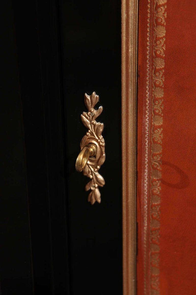 XX secolo Credenza francese sofisticata del 20° secolo di M. I. M. in vendita