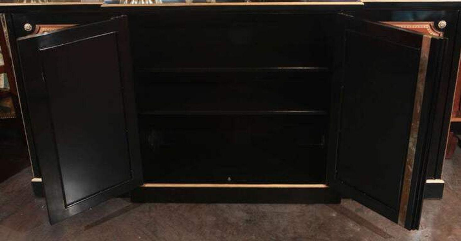 Legno Credenza francese sofisticata del 20° secolo di M. I. M. in vendita
