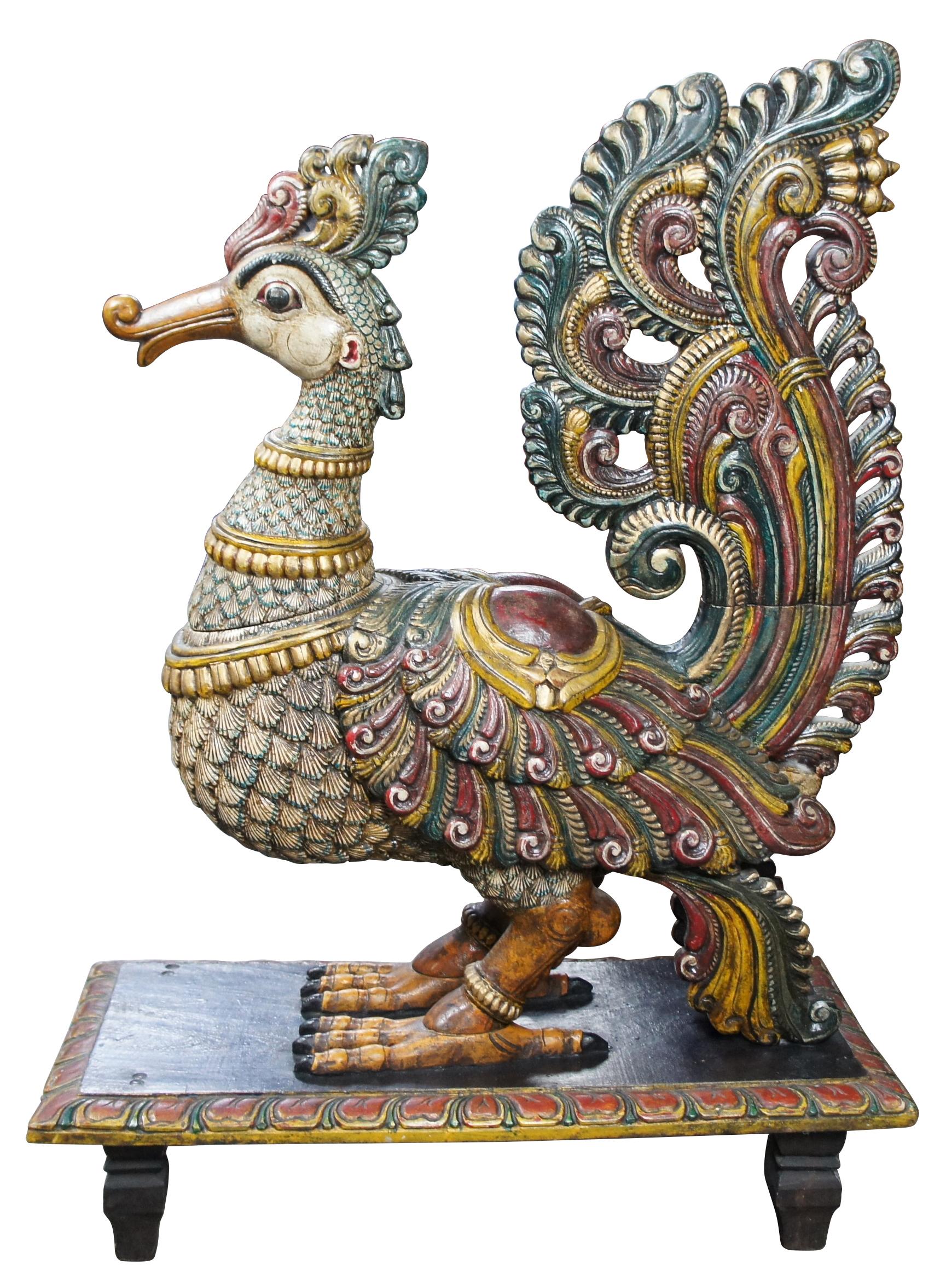 Artisanat Sculpture de paon sculptée grandeur nature d'Inde du 20e siècle Sculpture de paon, Art populaire en vente