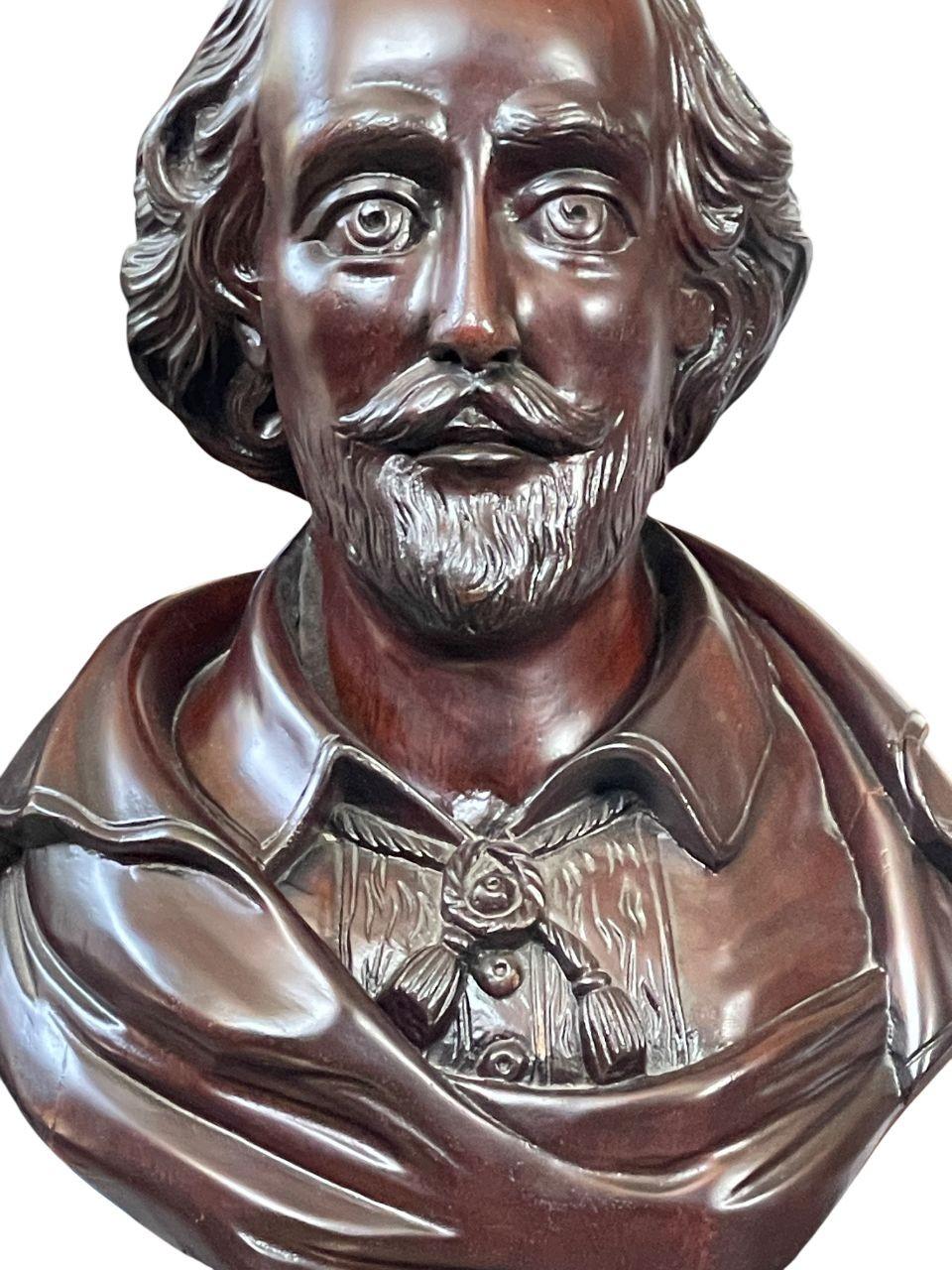 A finely carved 20th-century mahogany bust of William Shakespeare, showcasing exquisite craftsmanship characteristic of the Victorian era. The bust is intricately rendered with remarkable lifelike detail, capturing the expressive features and