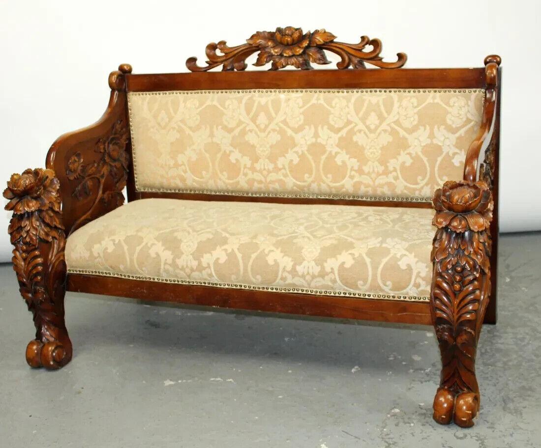 Stunning Bench, Relief, Floral, Carved, Mahogany, Neutral Fabric Color, Vintage / Antique

This beautiful vintage/antique bench is a stunning addition to any home. The intricate floral carvings on the mahogany frame make this bench a true work of
