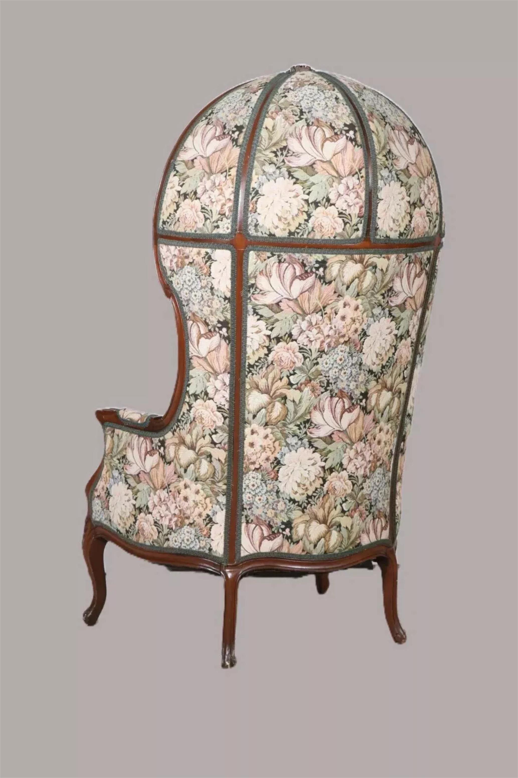 Tessuto A.I.C., Poltrone francesi d'epoca, struttura in legno, multicolore, set di due! in vendita
