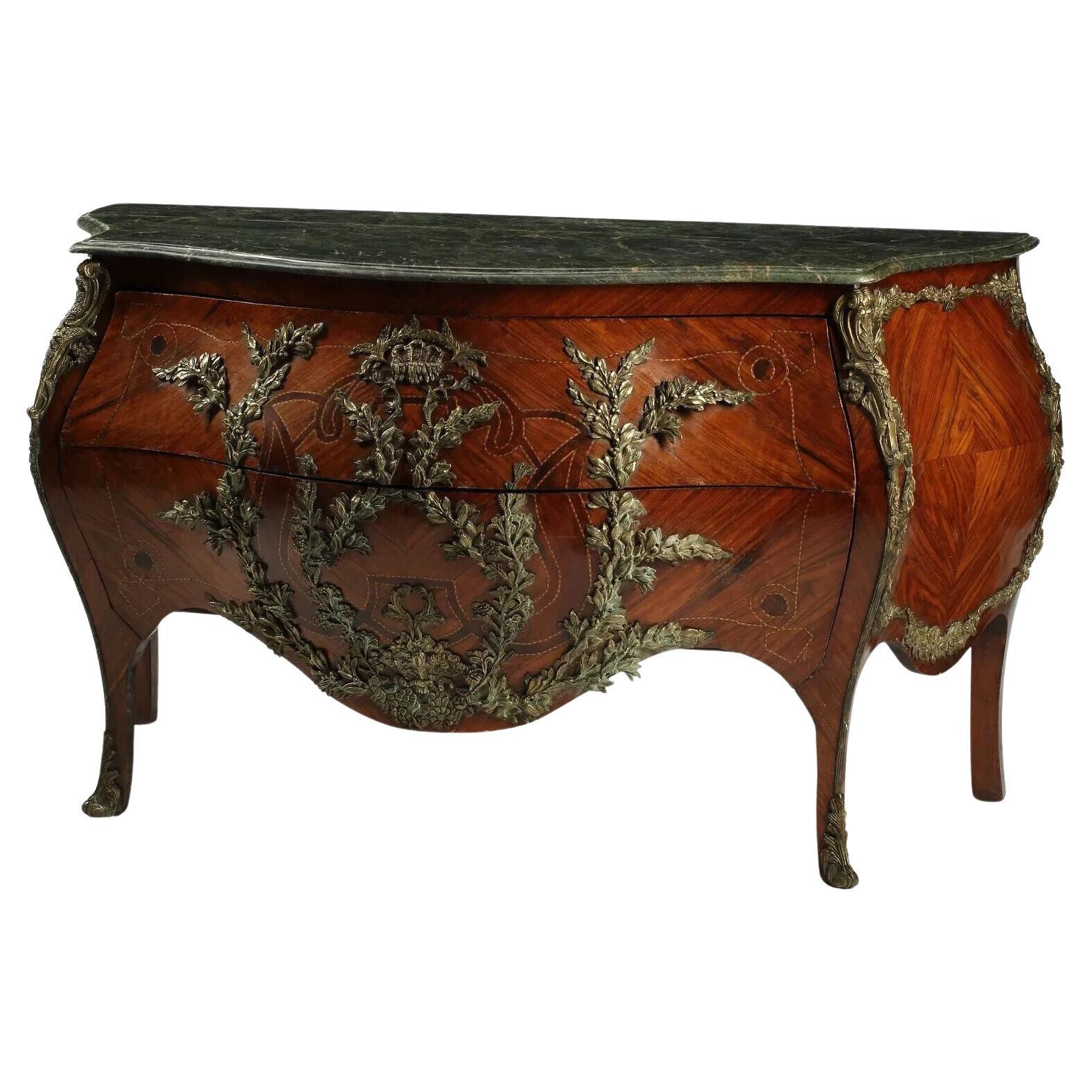 20ème C.  Commode vintage de style Louis XV, montée sur bronze doré et incrustée avec dessus en marbre ! en vente