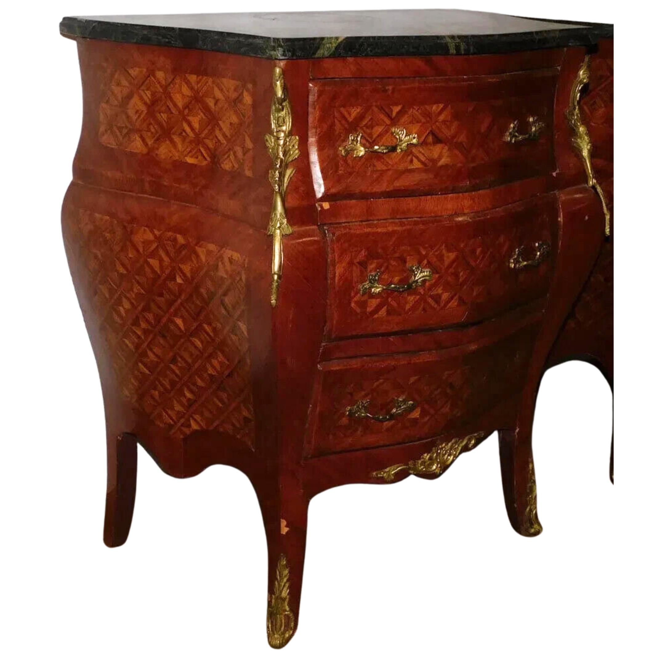 Commodes, Pair, Walnut Inlay, Marble Top, Diminutive, With Bronze Mounts!!

Add a touch of sophistication to your bedroom or guestroom with this exquisite pair of commodes. The stunning walnut inlay and marble top create a perfect blend of style and