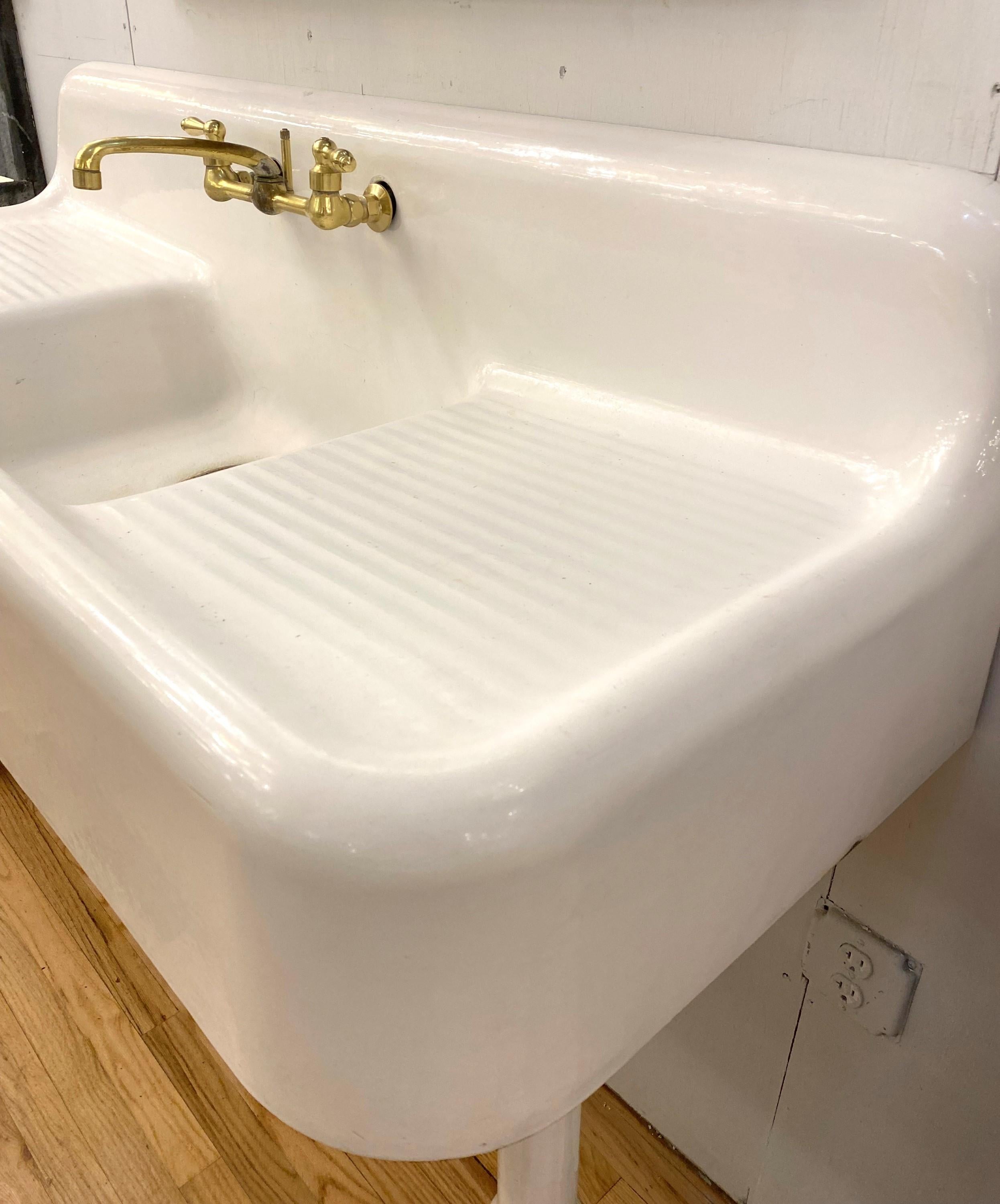 20th Century White Enameled Cast Iron Double Farm Sink Brass Hardware In Good Condition In New York, NY