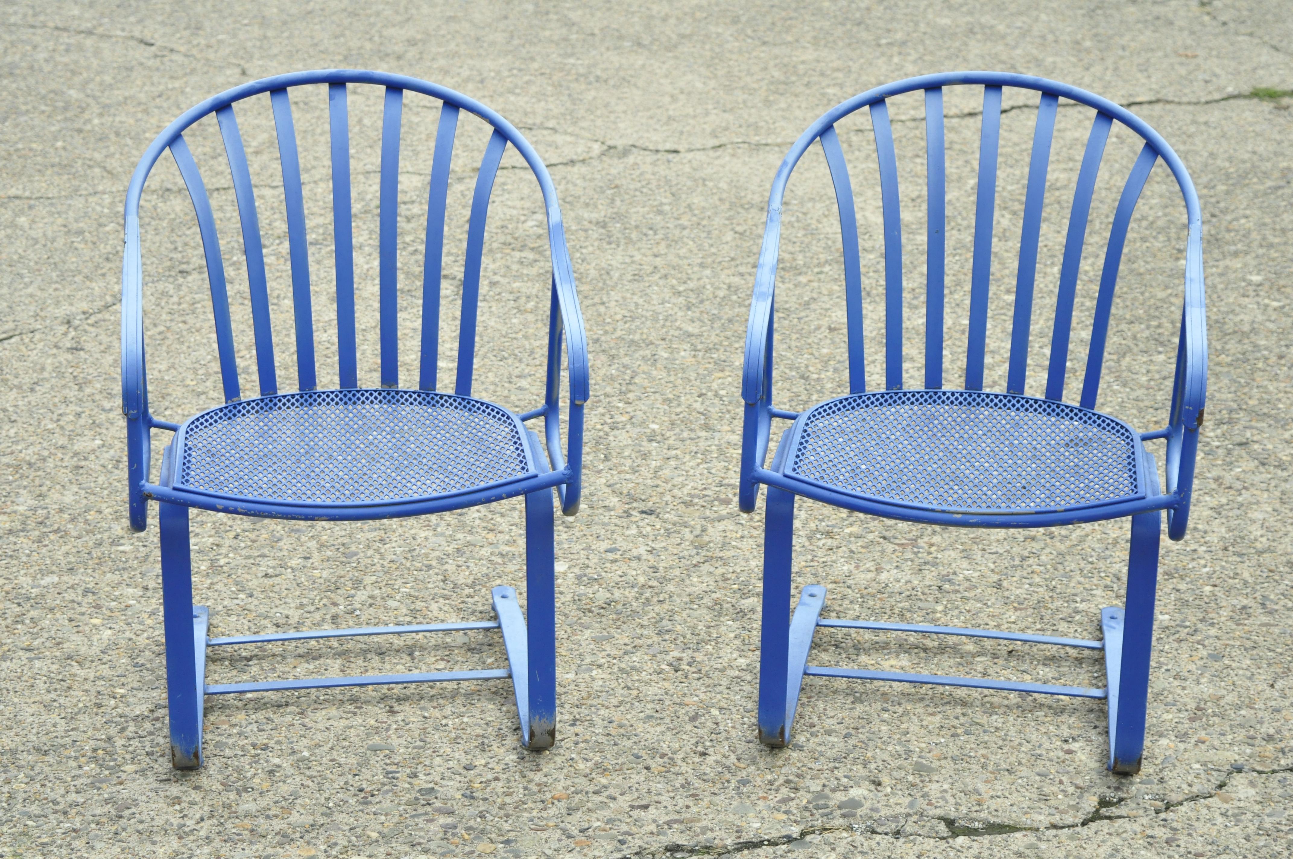 20th century Woodard Valencia barrel back iron outdoor bouncer spring chairs, a pair. Item features an iron construction, clean modernist lines, sleek sculptural form, circa mid-late 20th century. Measurements: 34