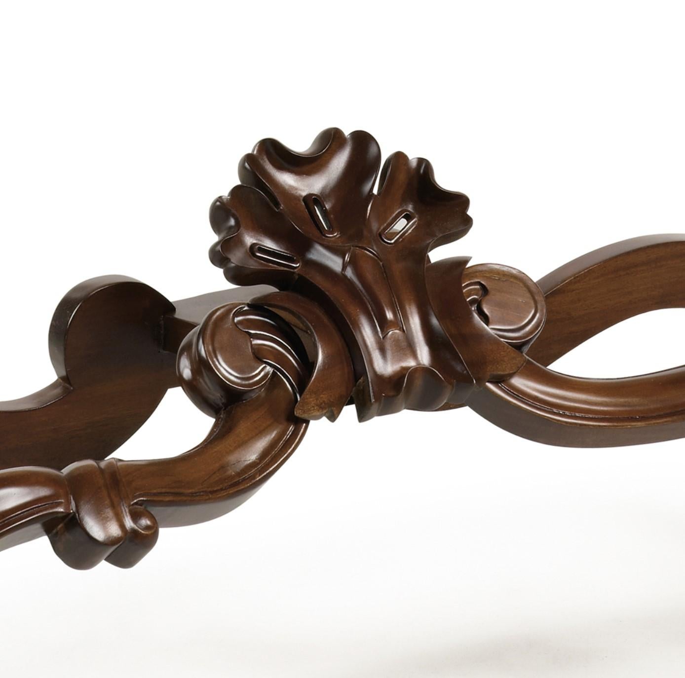 Table console en acajou sculpté de style baroque du 20e siècle Bon état - En vente à Miami, FL