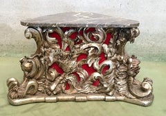 Geschnitzter Holzsockel, Sockel O in der Mitte des 20. Jahrhunderts, Beistelltisch mit Marmorplatte