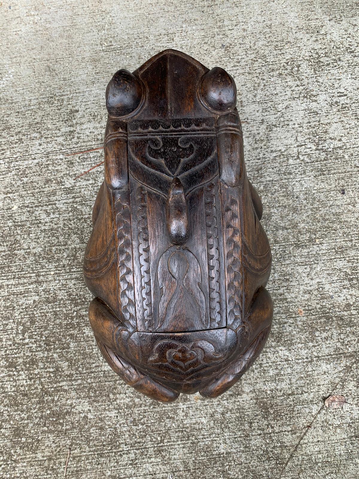 20th Century Carved Wood Frog Box In Good Condition In Atlanta, GA