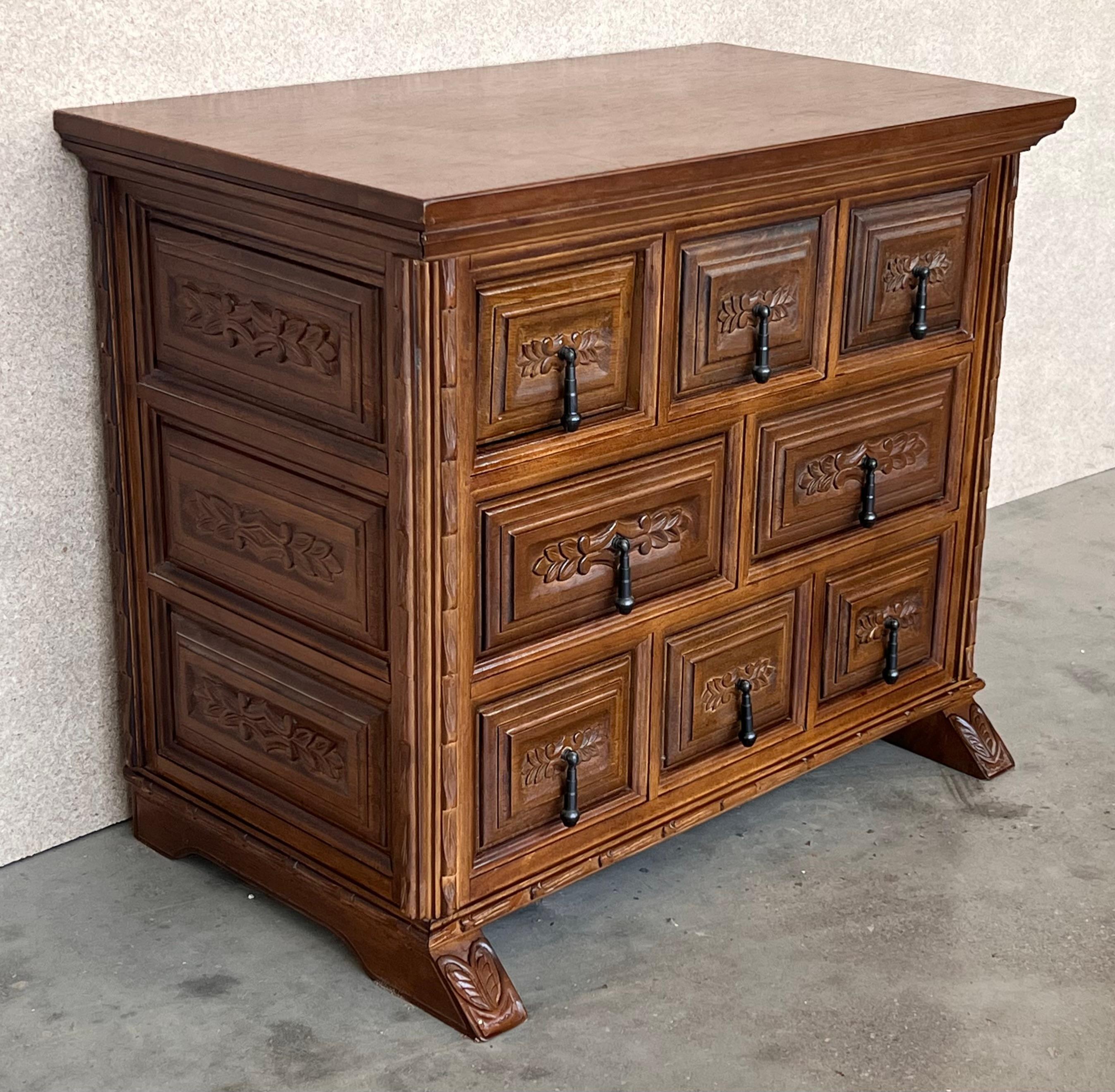20th Catalan Spanish Baroque Carved Walnut Tuscan Chest of Drawers or Nightstand In Good Condition For Sale In Miami, FL