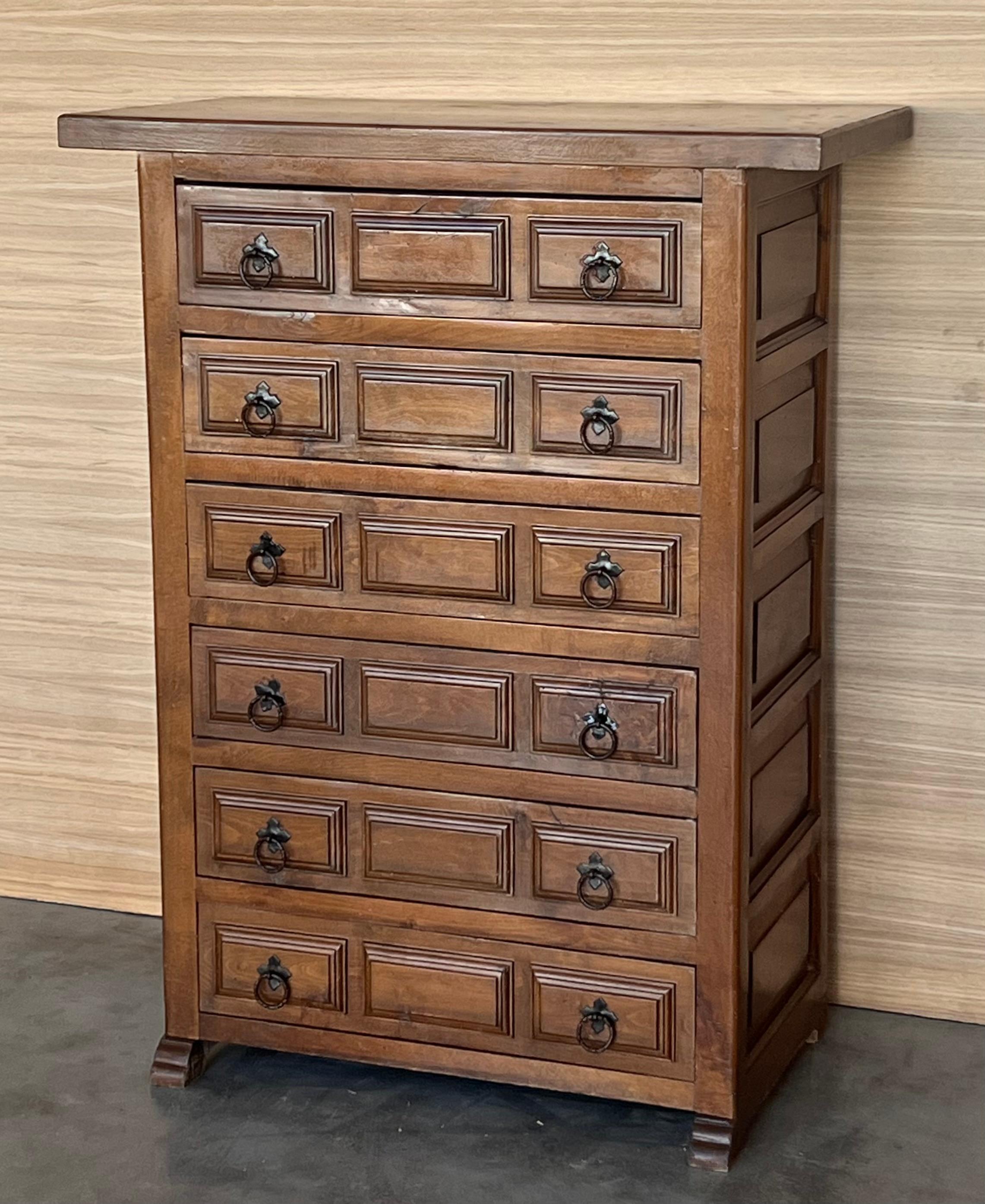 20th Catalan Spanish Baroque Carved Walnut Tuscan Chest of Drawers or Nightstand In Good Condition For Sale In Miami, FL