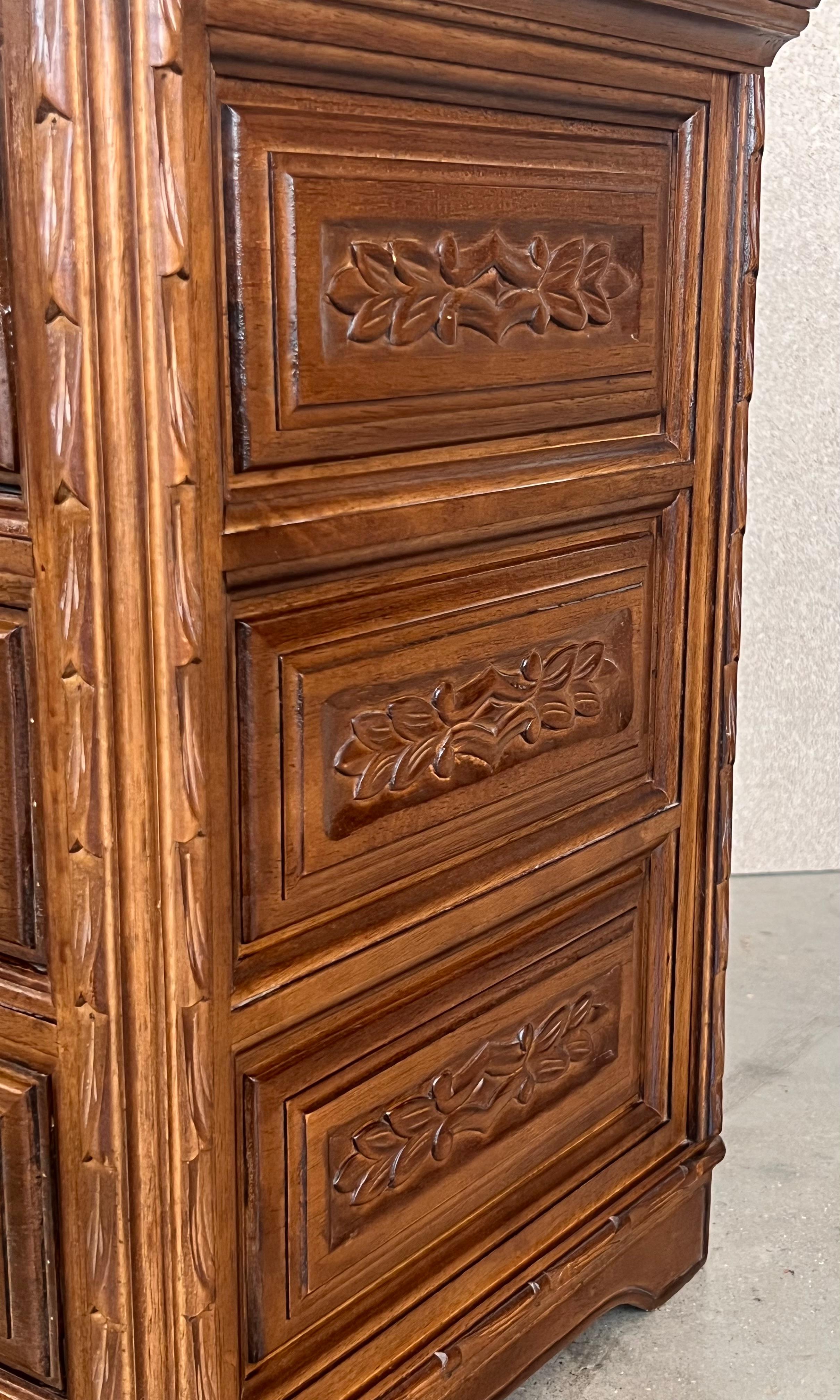 20th Catalan Spanish Baroque Carved Walnut Tuscan Chest of Drawers or Nightstand For Sale 1
