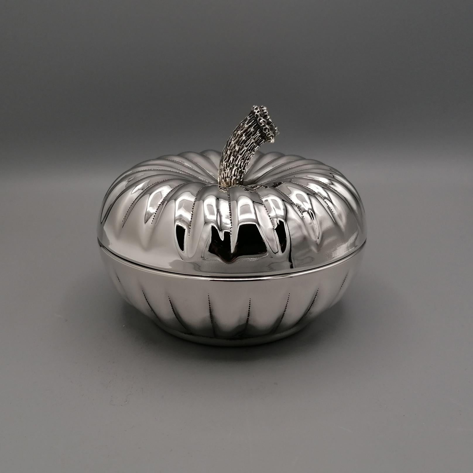 20th Cebtury Italian Solid Silver Vintage Decorative Box In Excellent Condition For Sale In VALENZA, IT