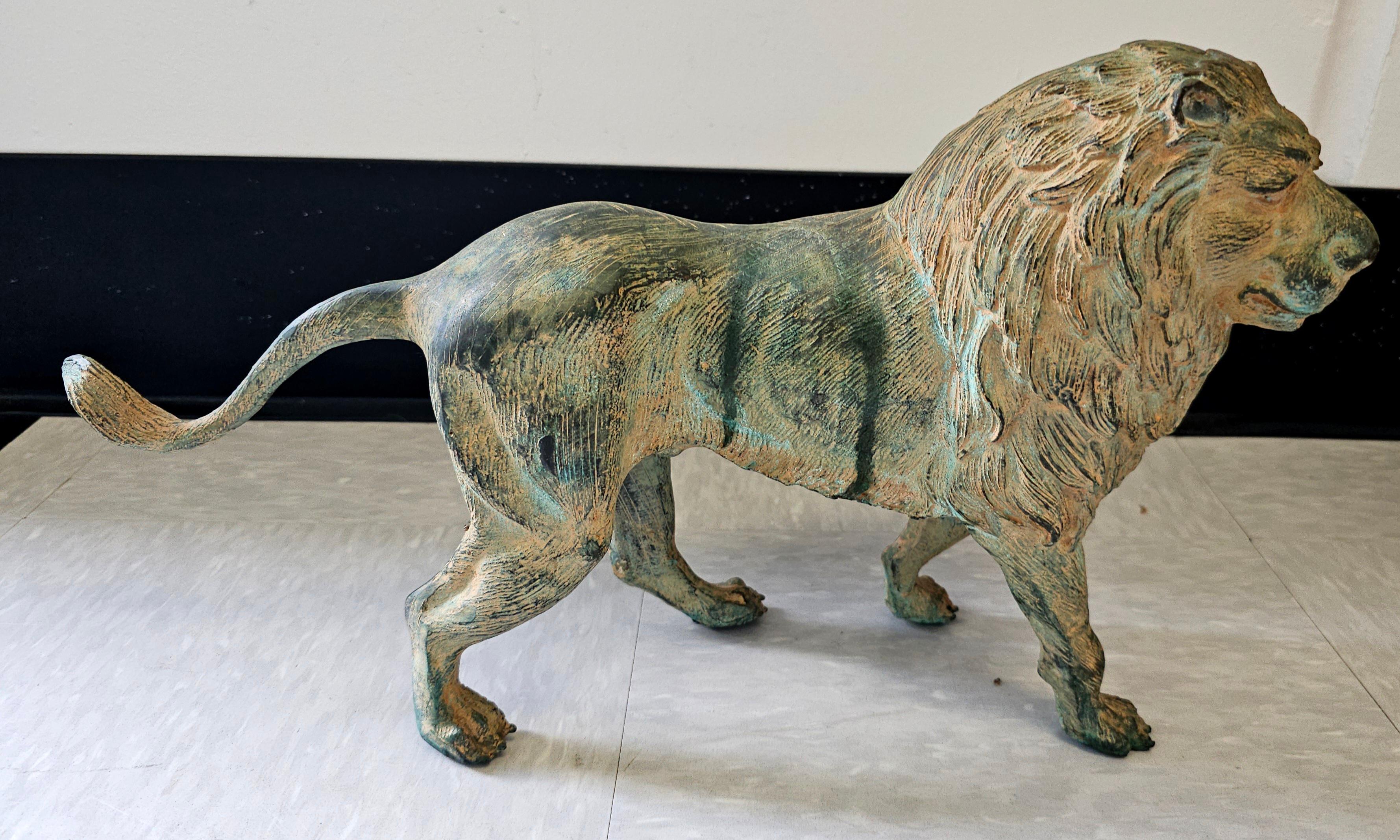 Figura di leone in bronzo patinato del XX secolo
Misura 18