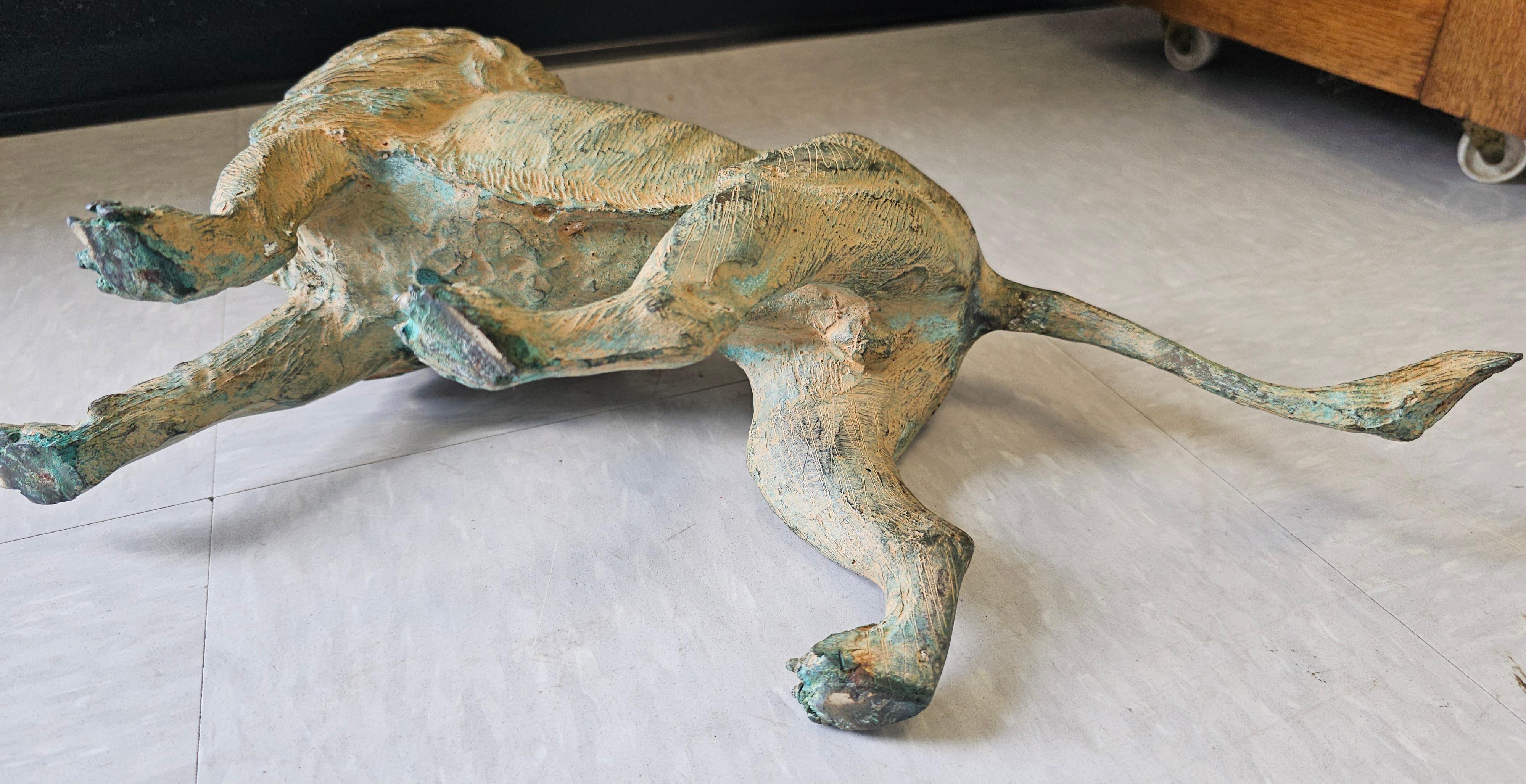 Figura di leone in bronzo patinato del XX secolo In condizioni buone in vendita a Germantown, MD