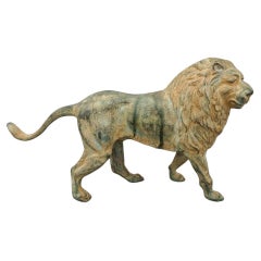 Figure de lion en bronze patiné du 20e siècle