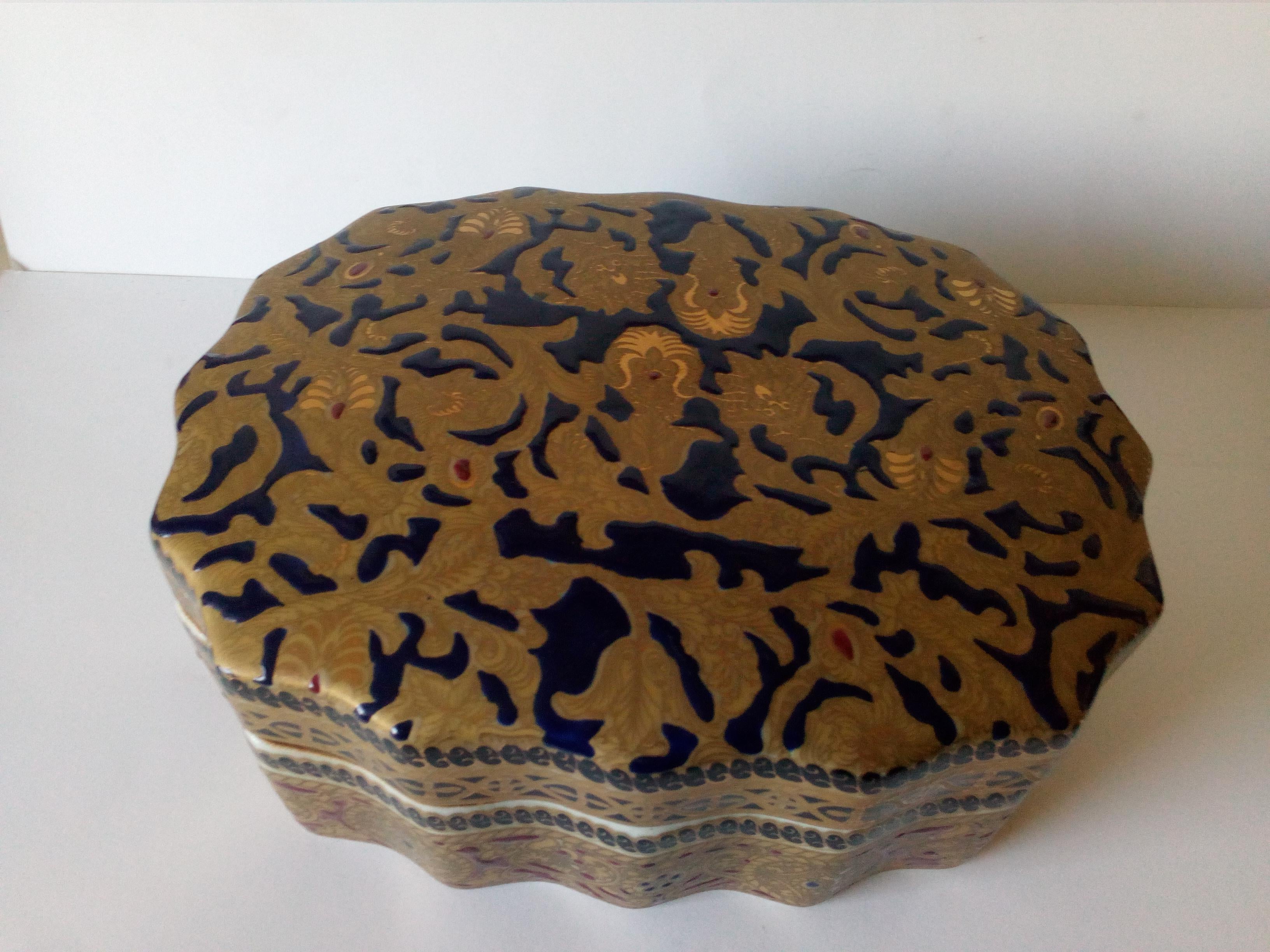 Chinese 20th Century Copy of Antique Ming Porcelain, Gold Decoration, Relized 1920 For Sale
