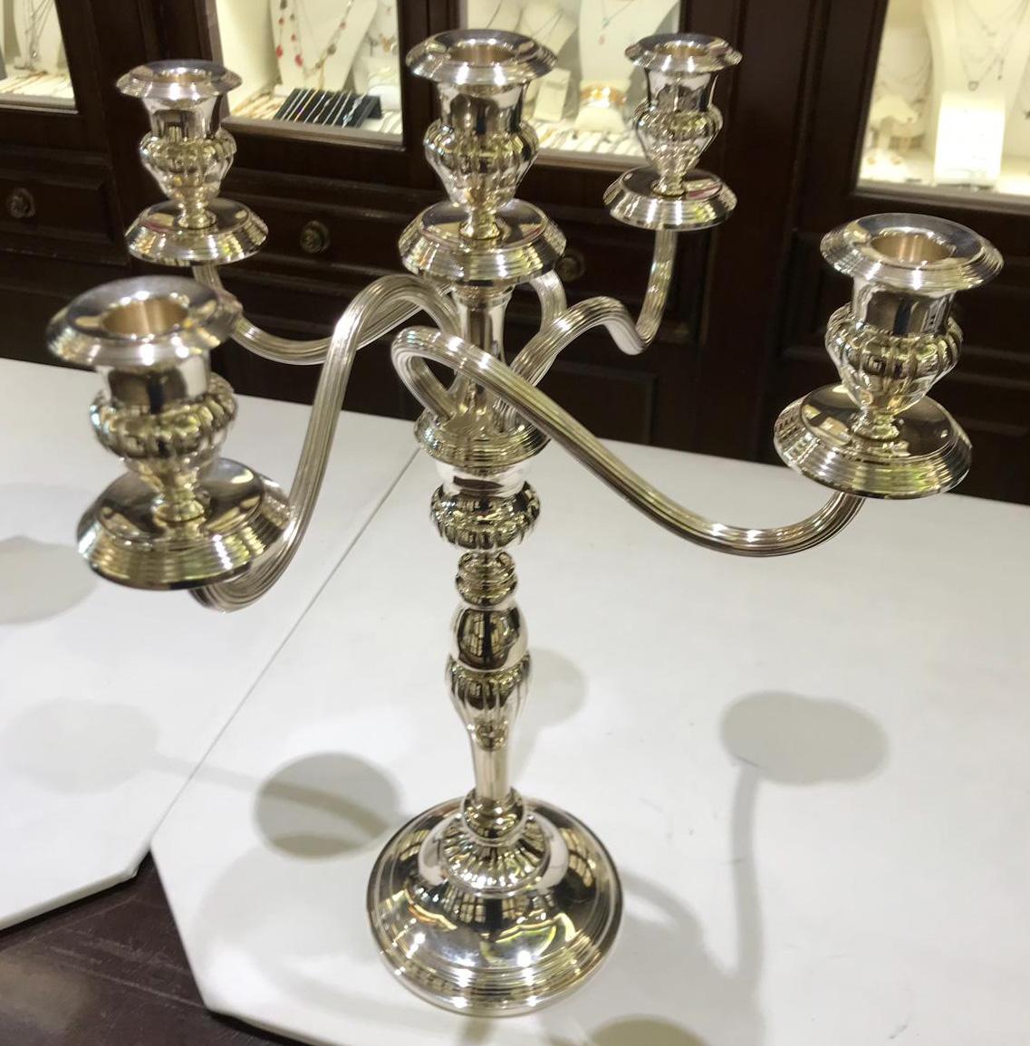 20th cent. Sterling Silver Empire Candelabra, 1400 gr.
A stunningly beautiful five-light candelabra, round base and stem with ribs
Height cm 49
Diameter cm 37