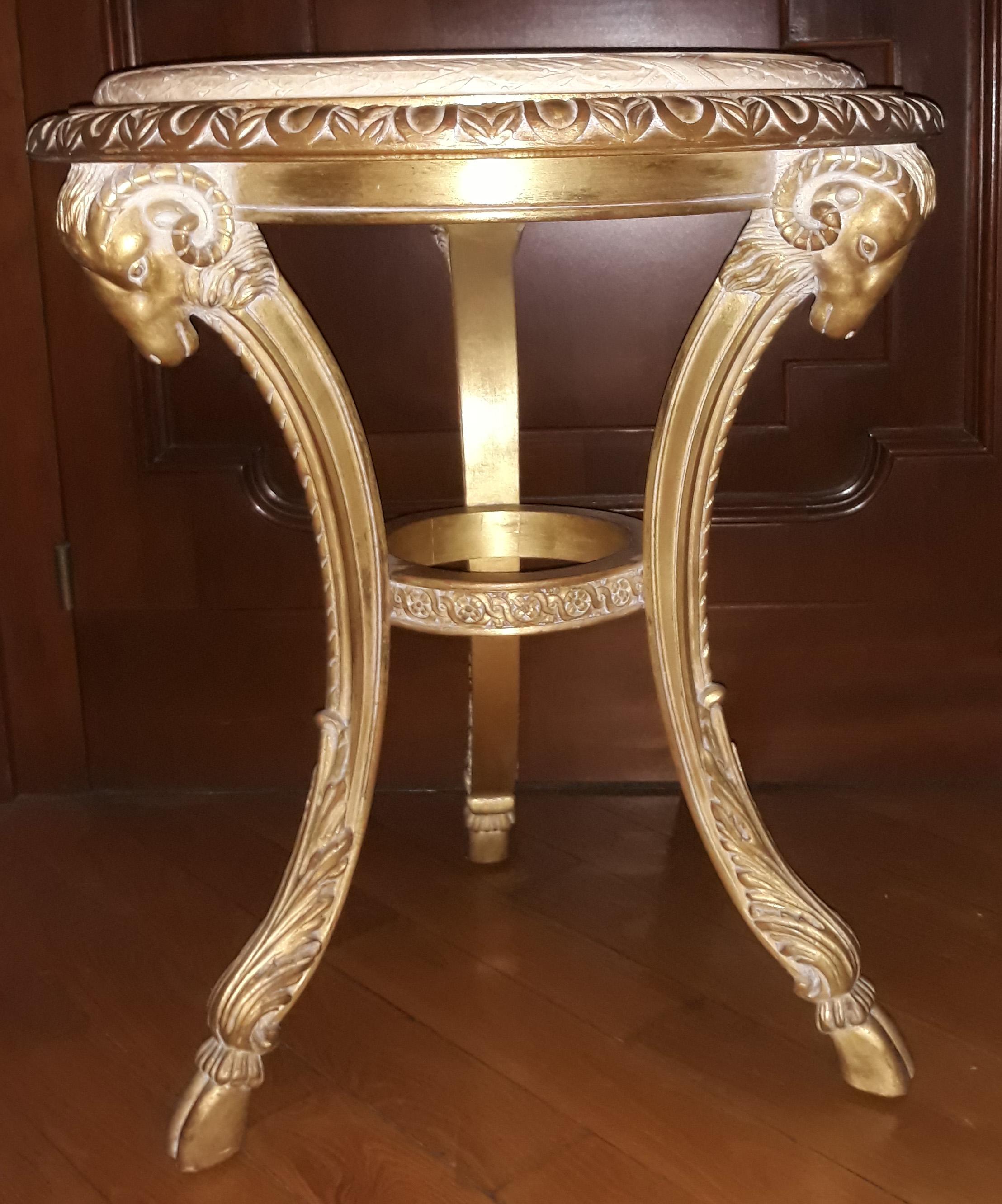 20th century tea table, inspired by the drawings of Filippo Juvarra (Racconigi Royal Palace 1753)
Scagliola top and marmorino decorations 800, decorations with figures of rams and legs carved in the shape of a plinth. Antique gold leaf