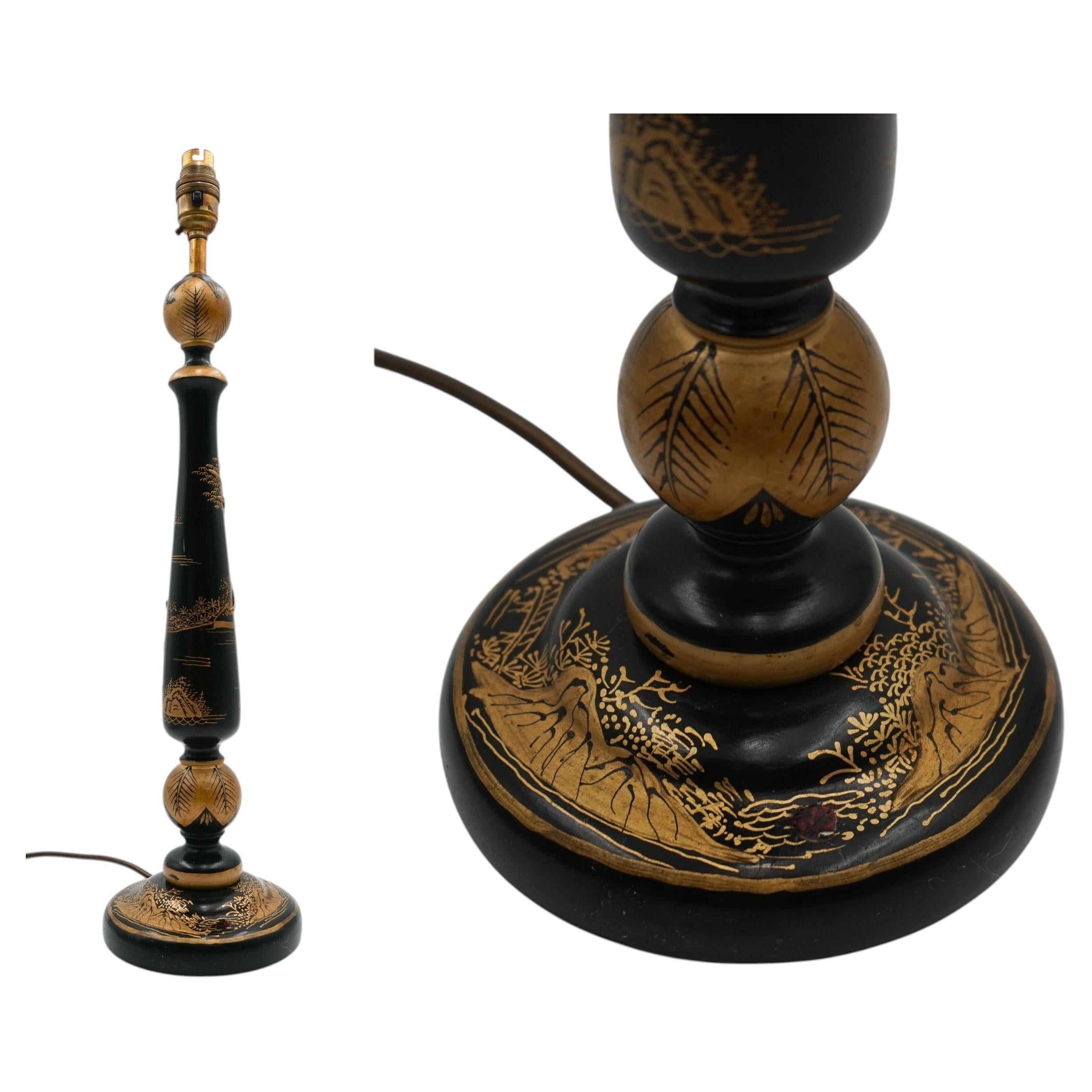 20TH CENTRY HAND PAINTED CHINOISERiE TABLE LAMP For Sale