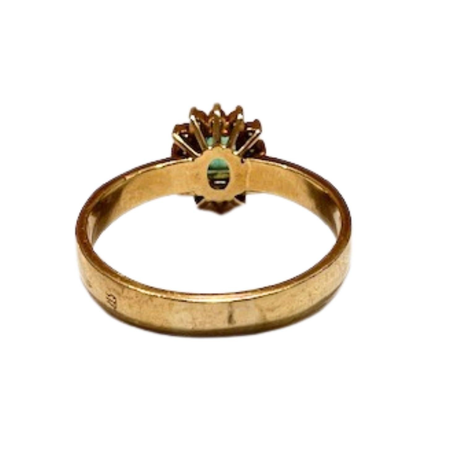 20th Century 0.50 carat Emerald  0.26 carat Diamond Cluster Ring For Sale 3