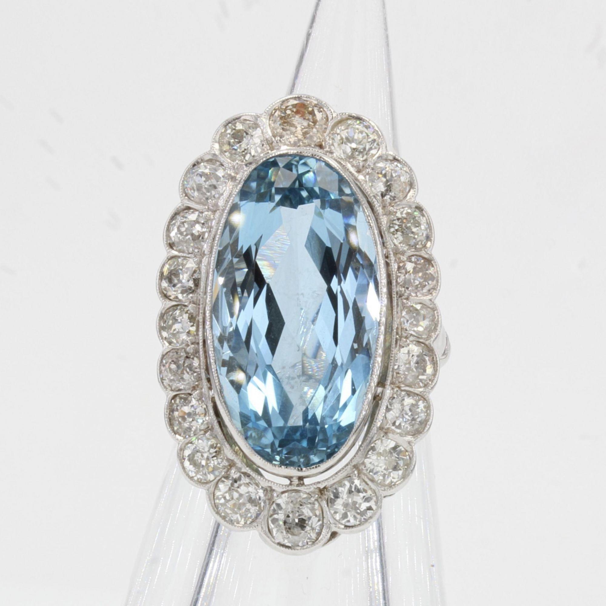 20th Century 11, 50 Carat Aquamarine Diamonds Platinum Pompadour Ring For Sale 3