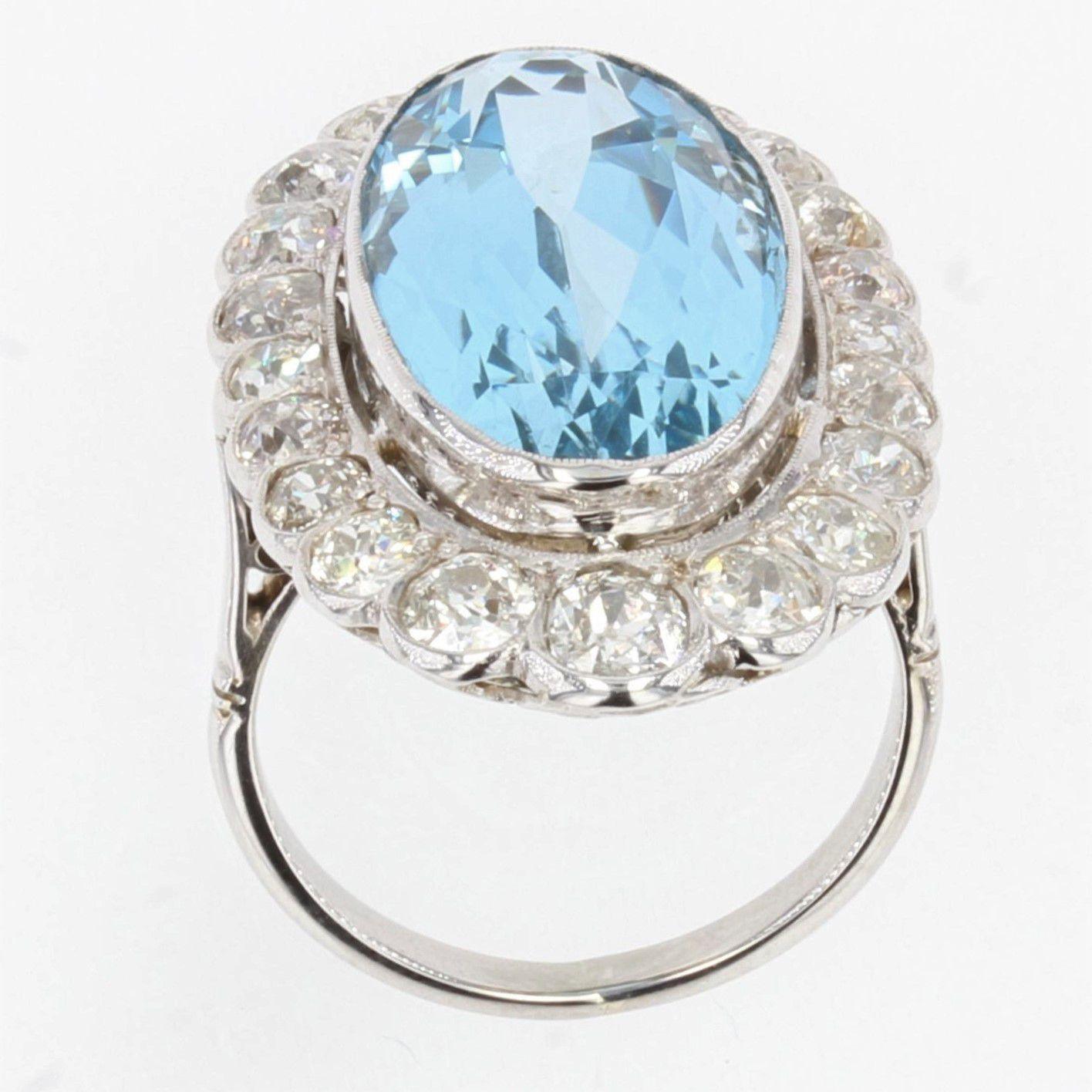 20th Century 11, 50 Carat Aquamarine Diamonds Platinum Pompadour Ring For Sale 5