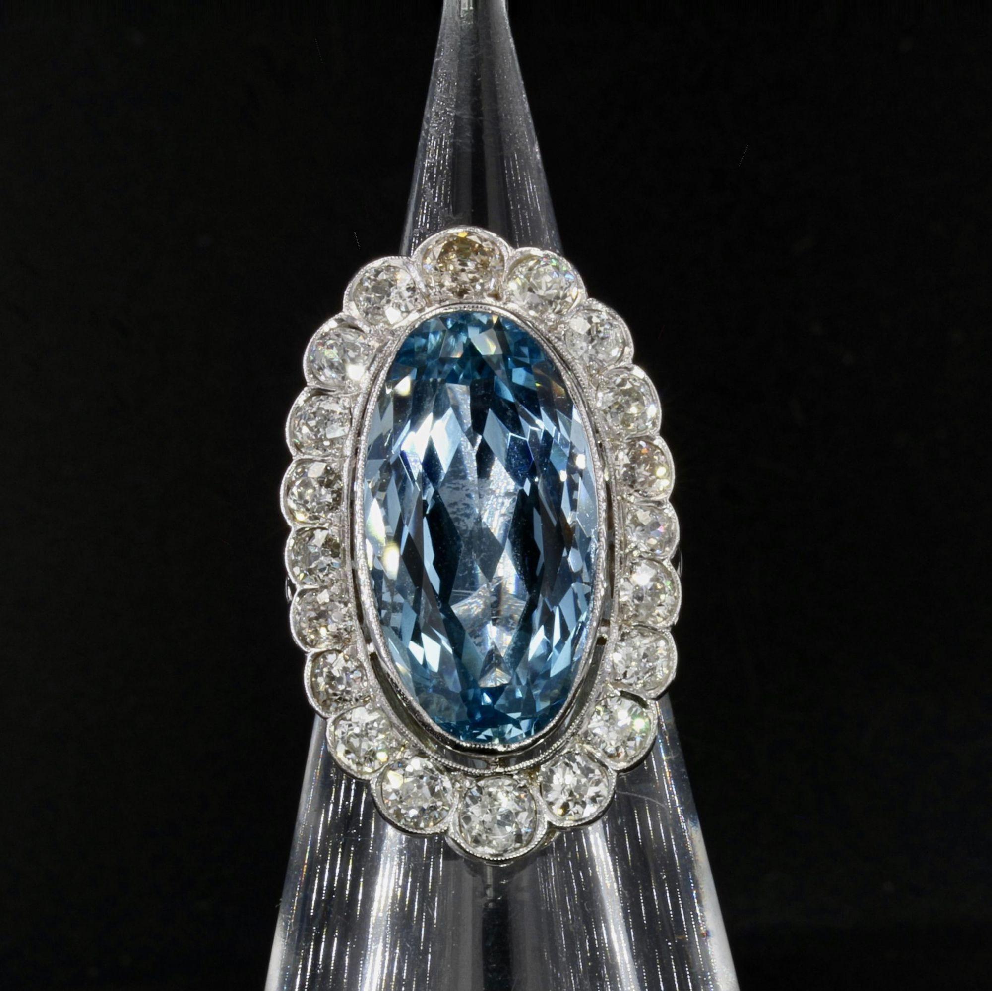 Belle Époque 20e siècle Bague Pompadour en platine 11,50 carats d'aigue-marine et de diamants en vente