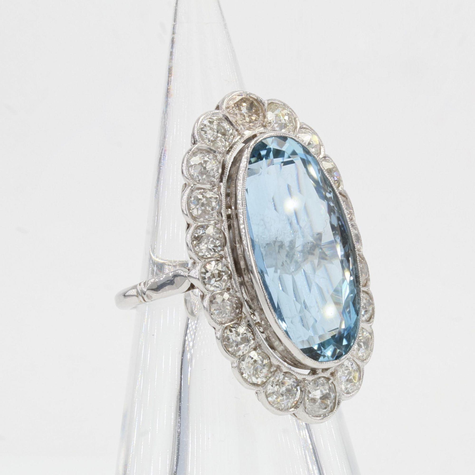 20th Century 11, 50 Carat Aquamarine Diamonds Platinum Pompadour Ring For Sale 1