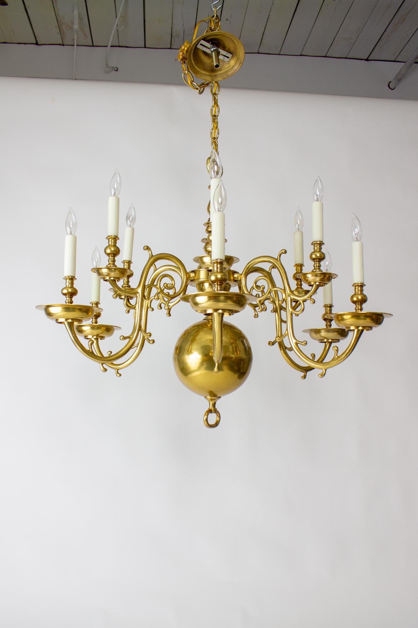 20th Century 12 Arm Dutch Colonial Brass Chandelier For Sale 7