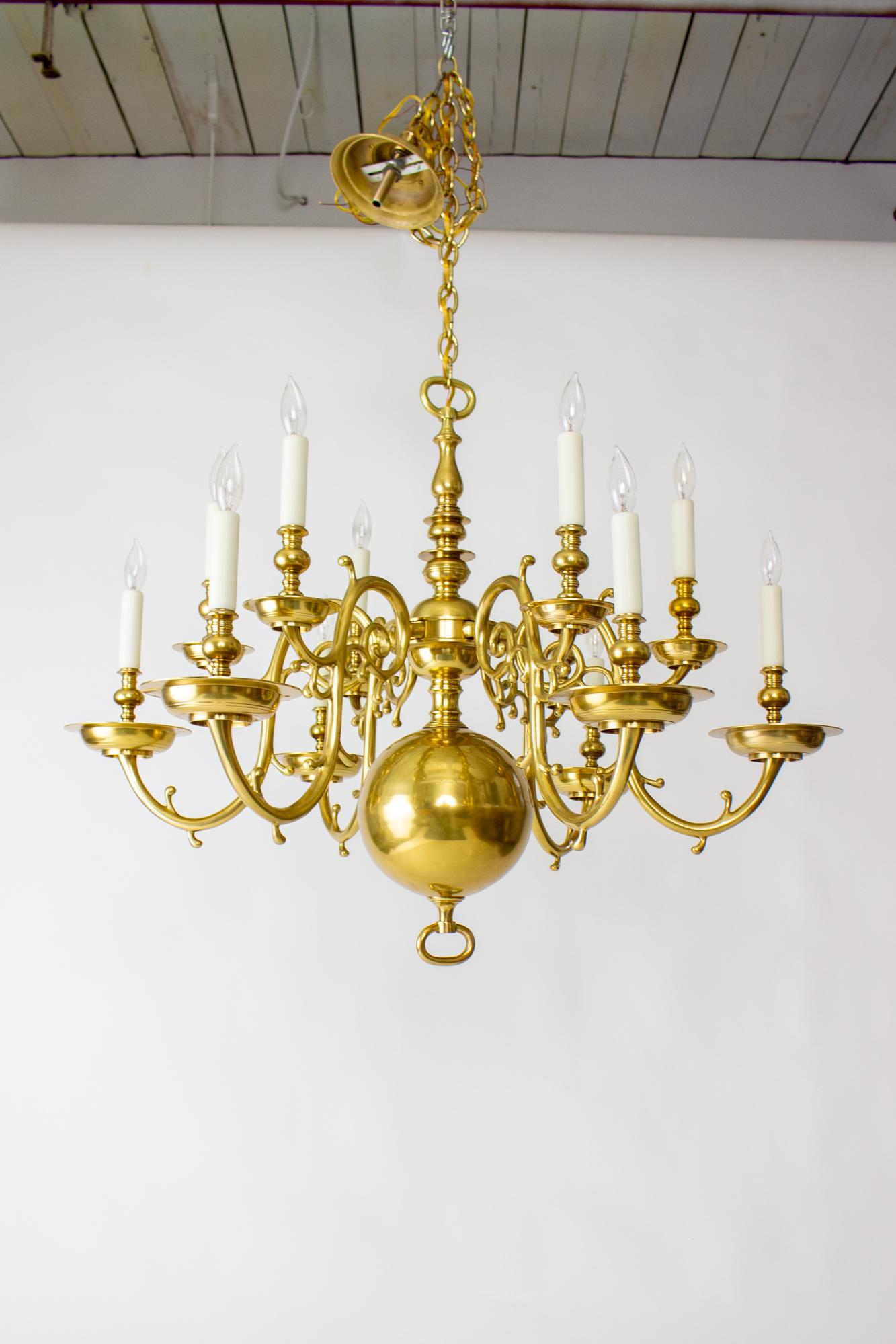 American Classical 20th Century 12 Arm Dutch Colonial Brass Chandelier For Sale