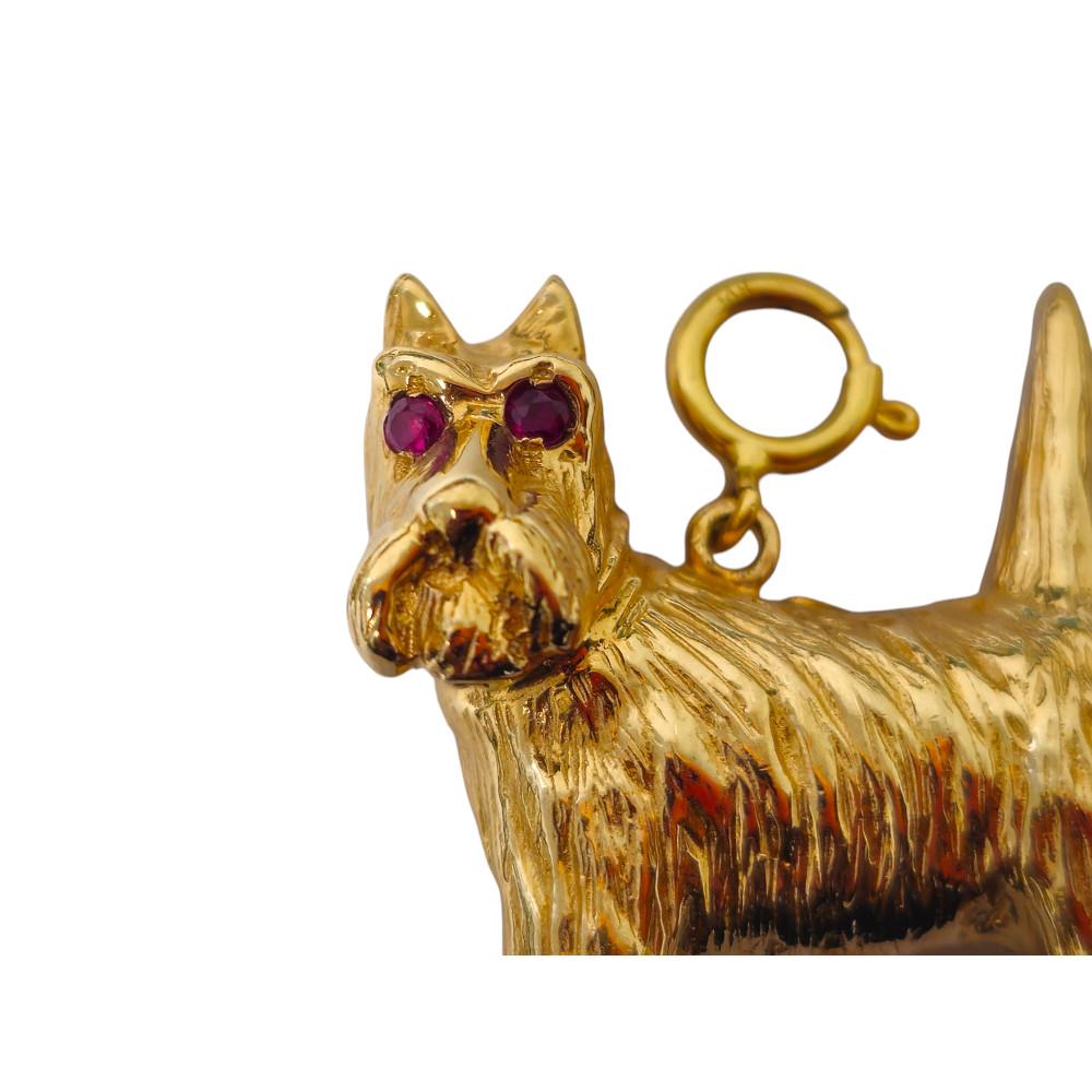 20e siècle Or jaune 14k Pendentif Rubis Motif Chien Pour femmes en vente