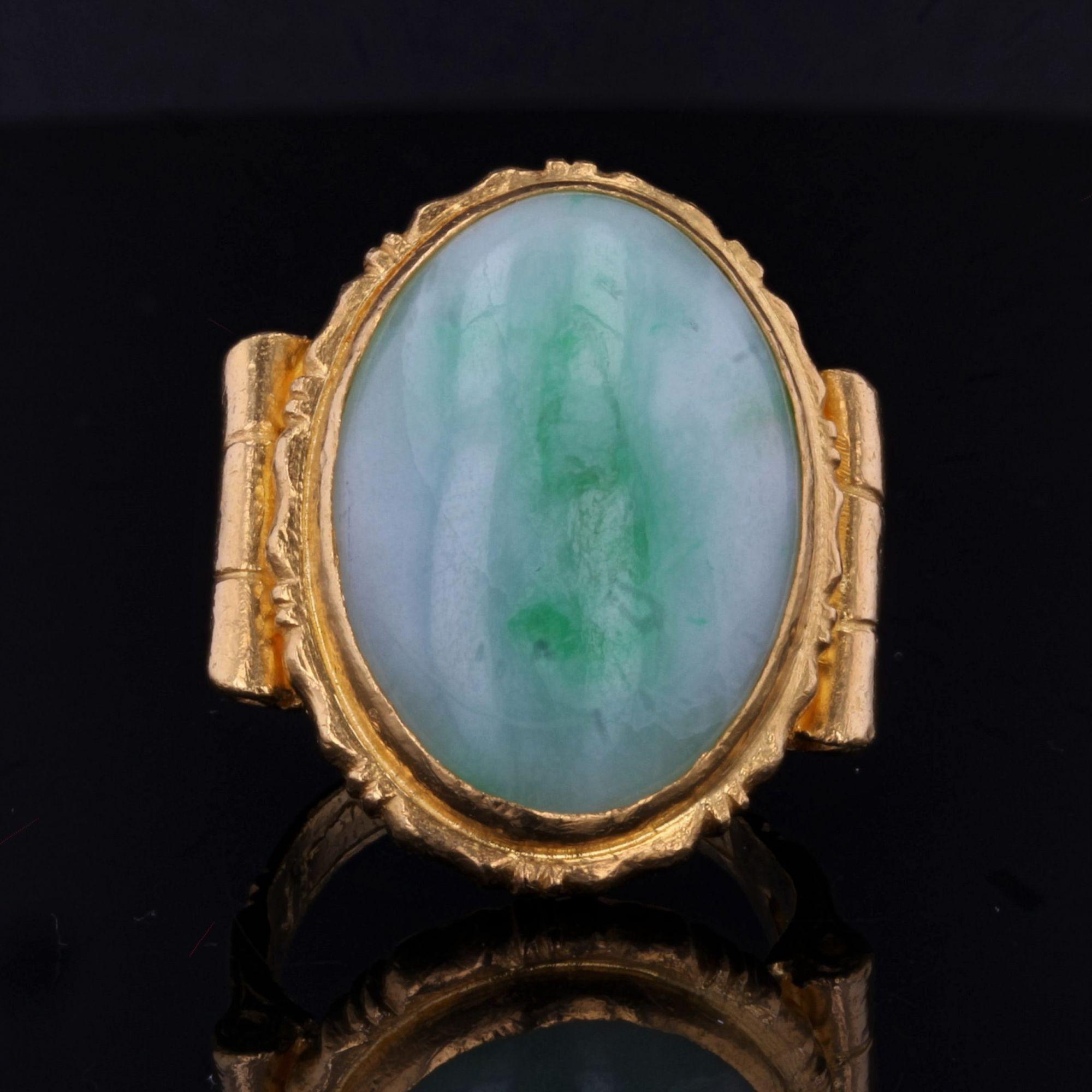 Belle Époque 20th Century 15 Carat Jade Jadeite 18 Karat Yellow Gold Ring