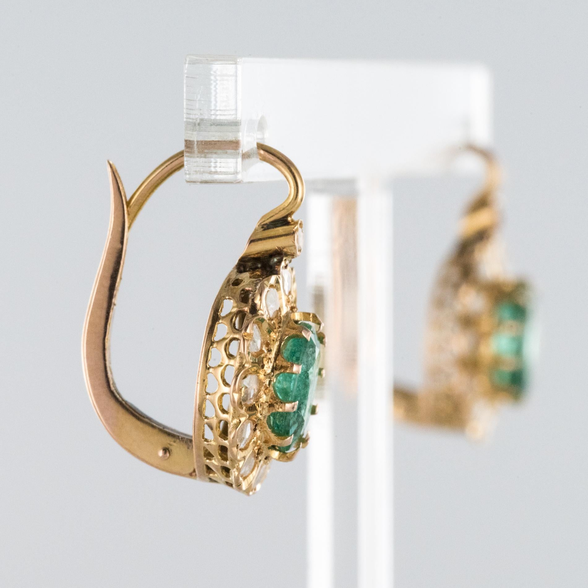 20th Century 1.52 Carat Emerald Diamond Rose Gold Drop Earrings 1