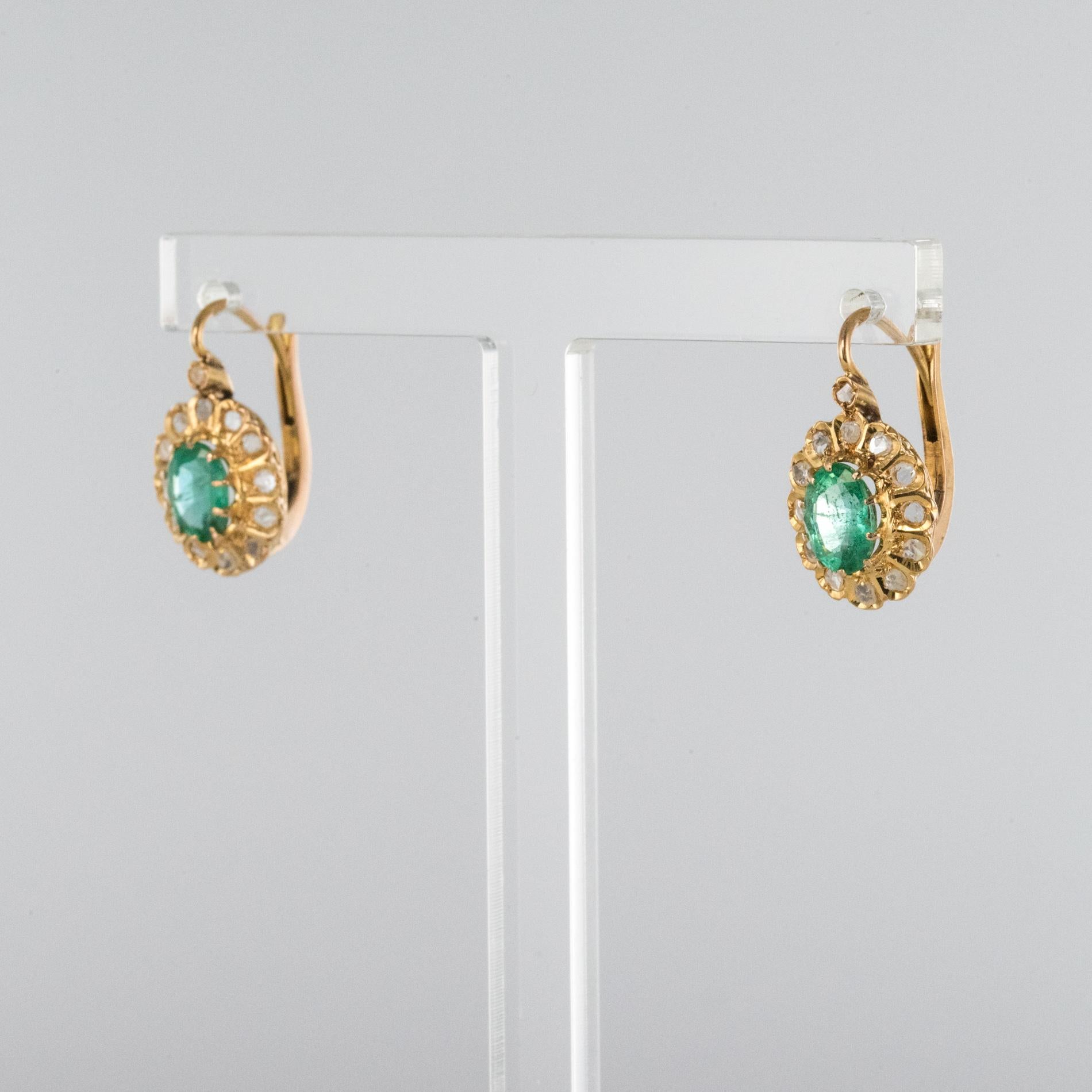 20th Century 1.52 Carat Emerald Diamond Rose Gold Drop Earrings 2