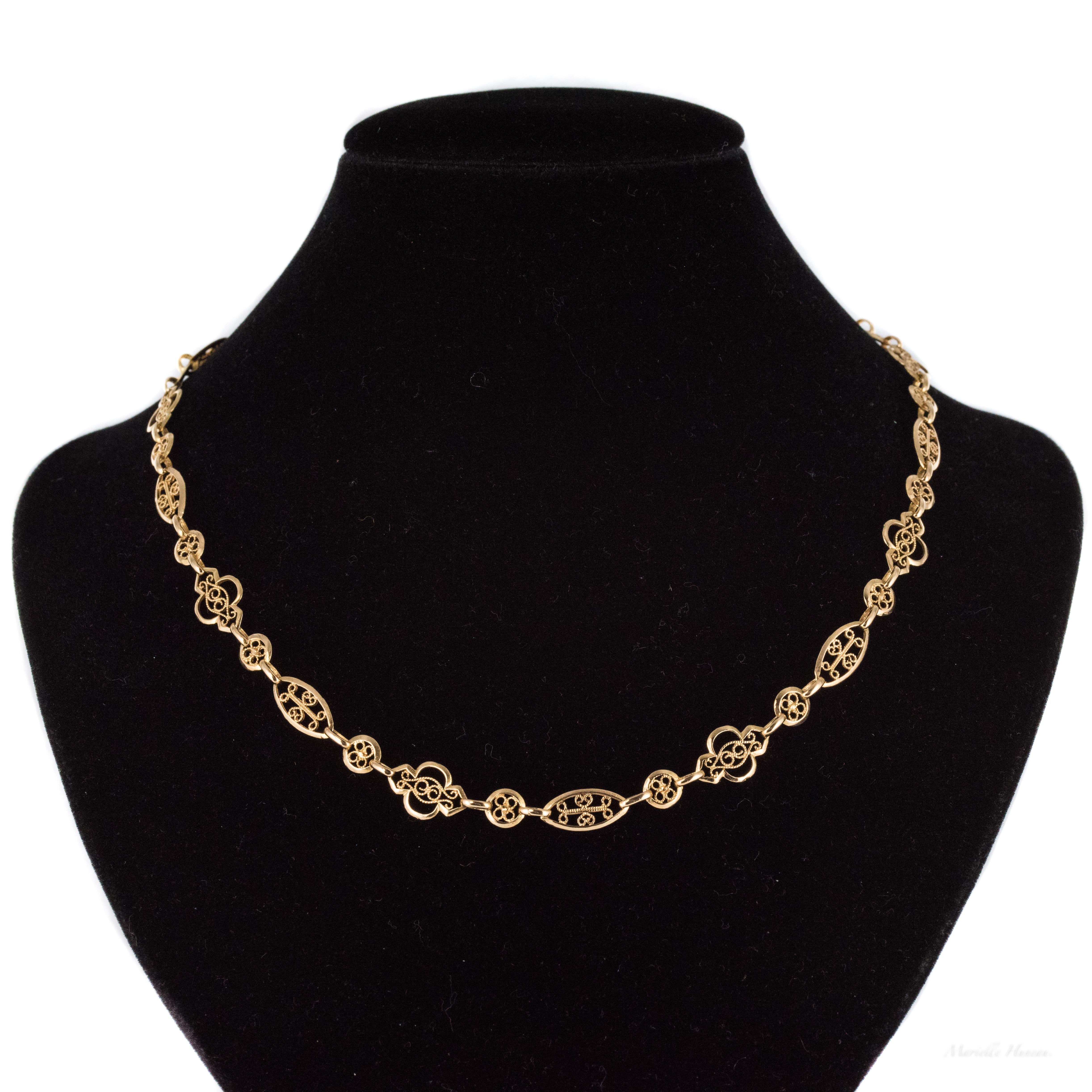 Women's 20th Century 18 Karat Rose Gold Filigree Shuttle Chain Necklace