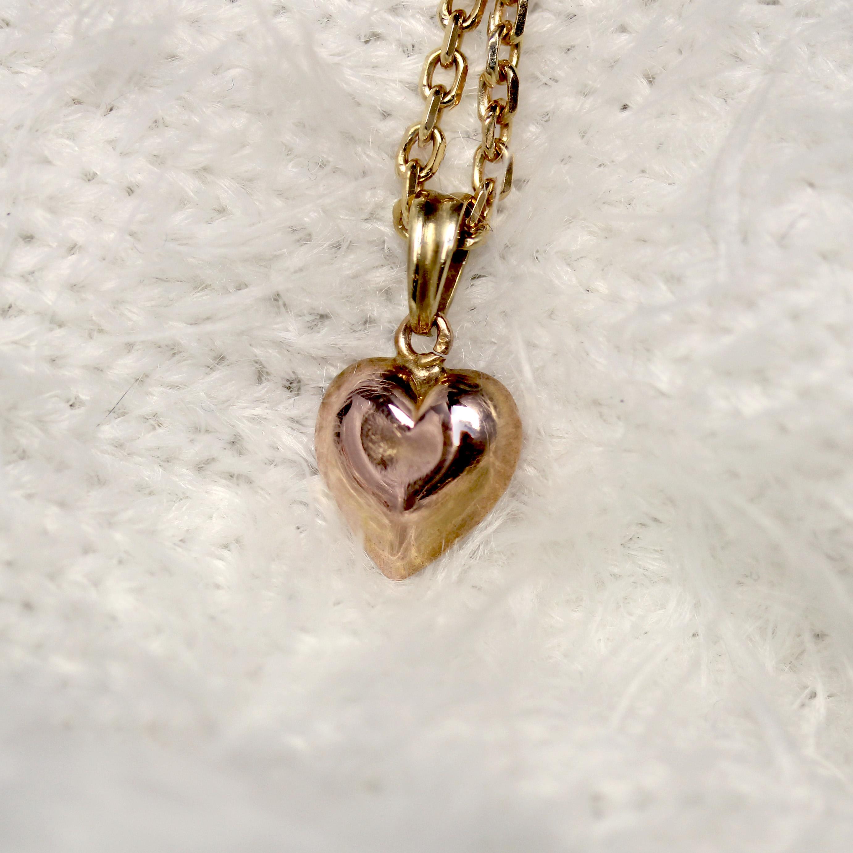 Belle Époque Ciondolo a forma di cuore in oro rosa 18 carati del XX secolo in vendita