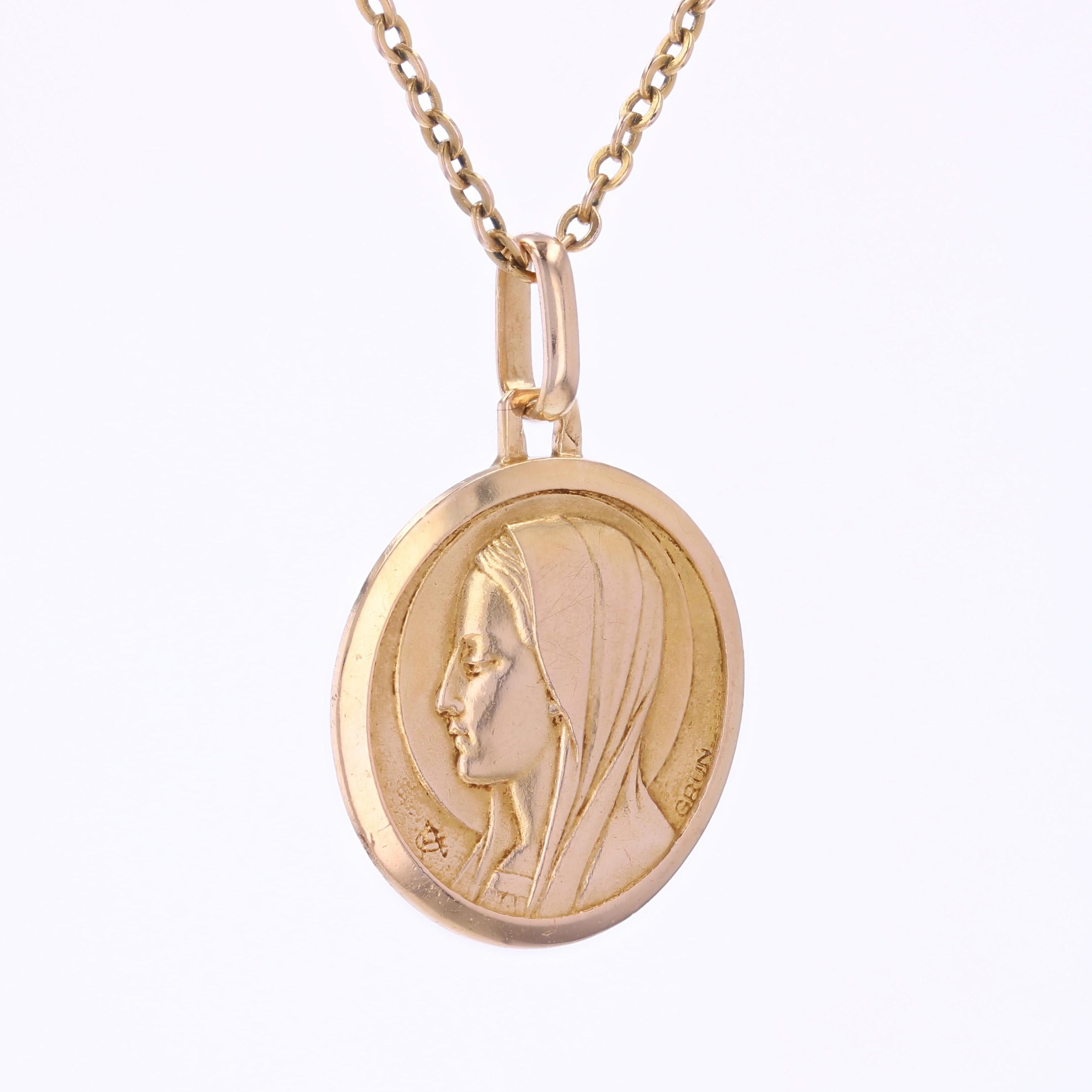 20th Century 18 Karat Rose Gold Virgin Grun Medal Pendant In Good Condition For Sale In Poitiers, FR