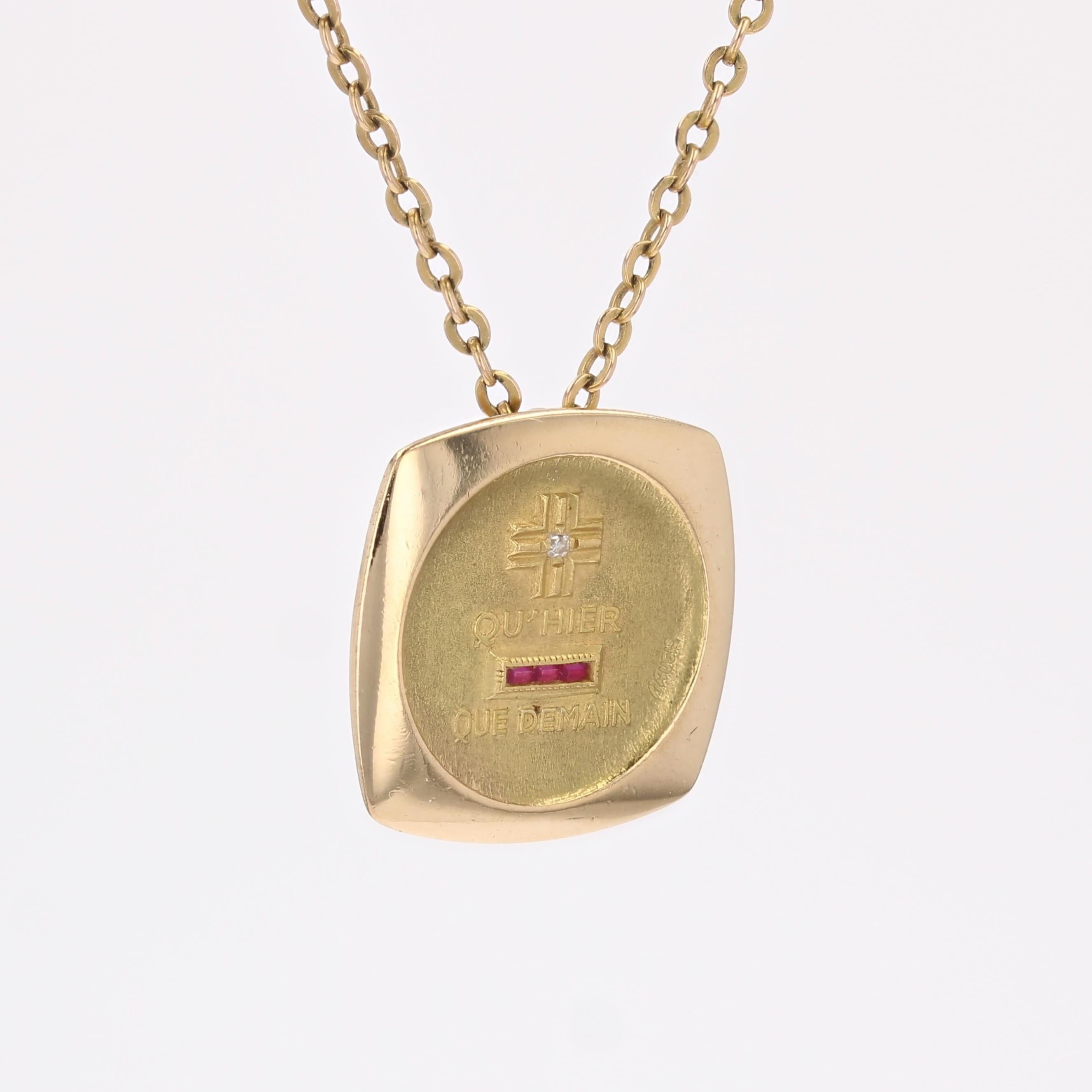 Rétro 20e siècle Or jaune 18 carats  Pendentif médaille quadrillée A Augis Love en vente