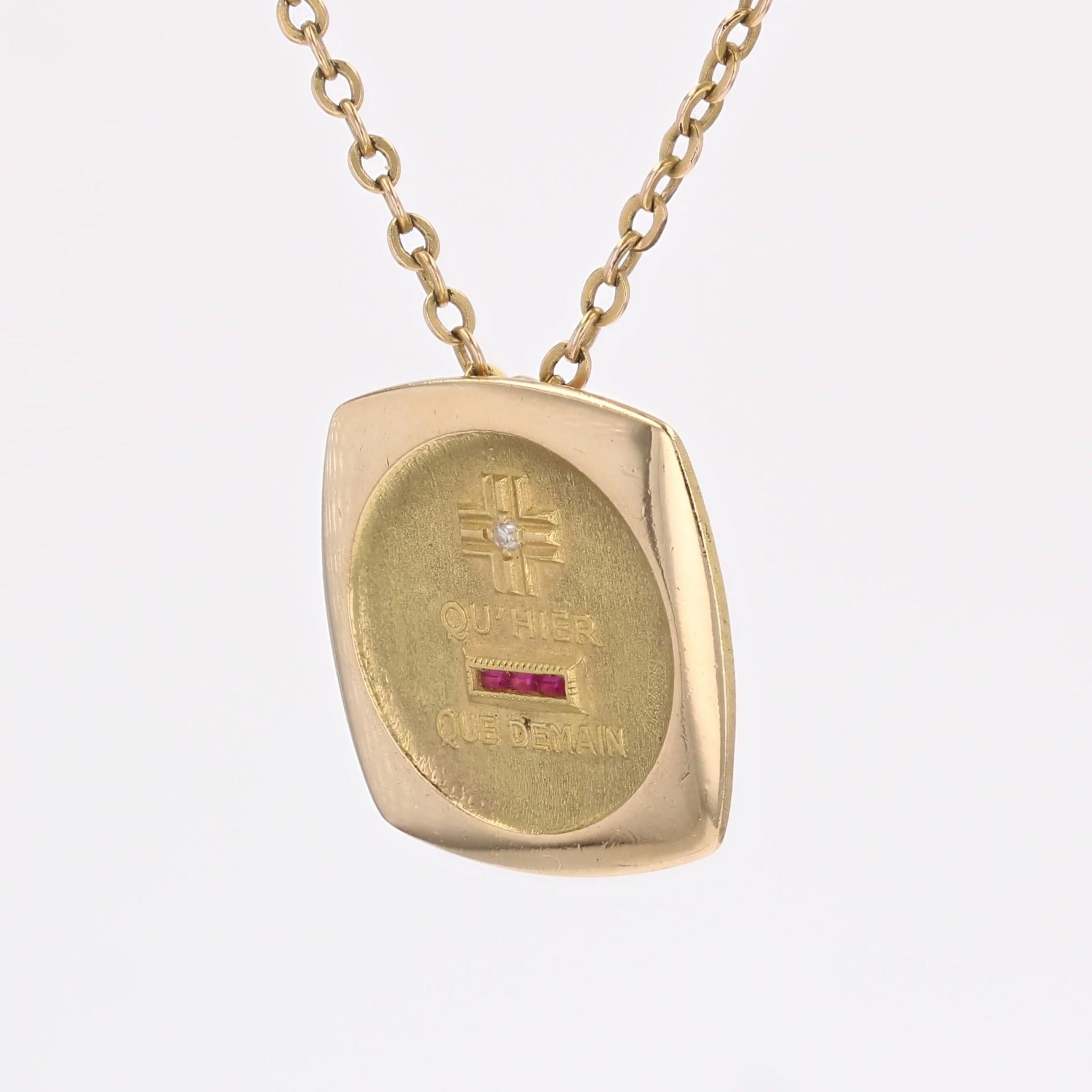 Taille brillant 20e siècle Or jaune 18 carats  Pendentif médaille quadrillée A Augis Love en vente