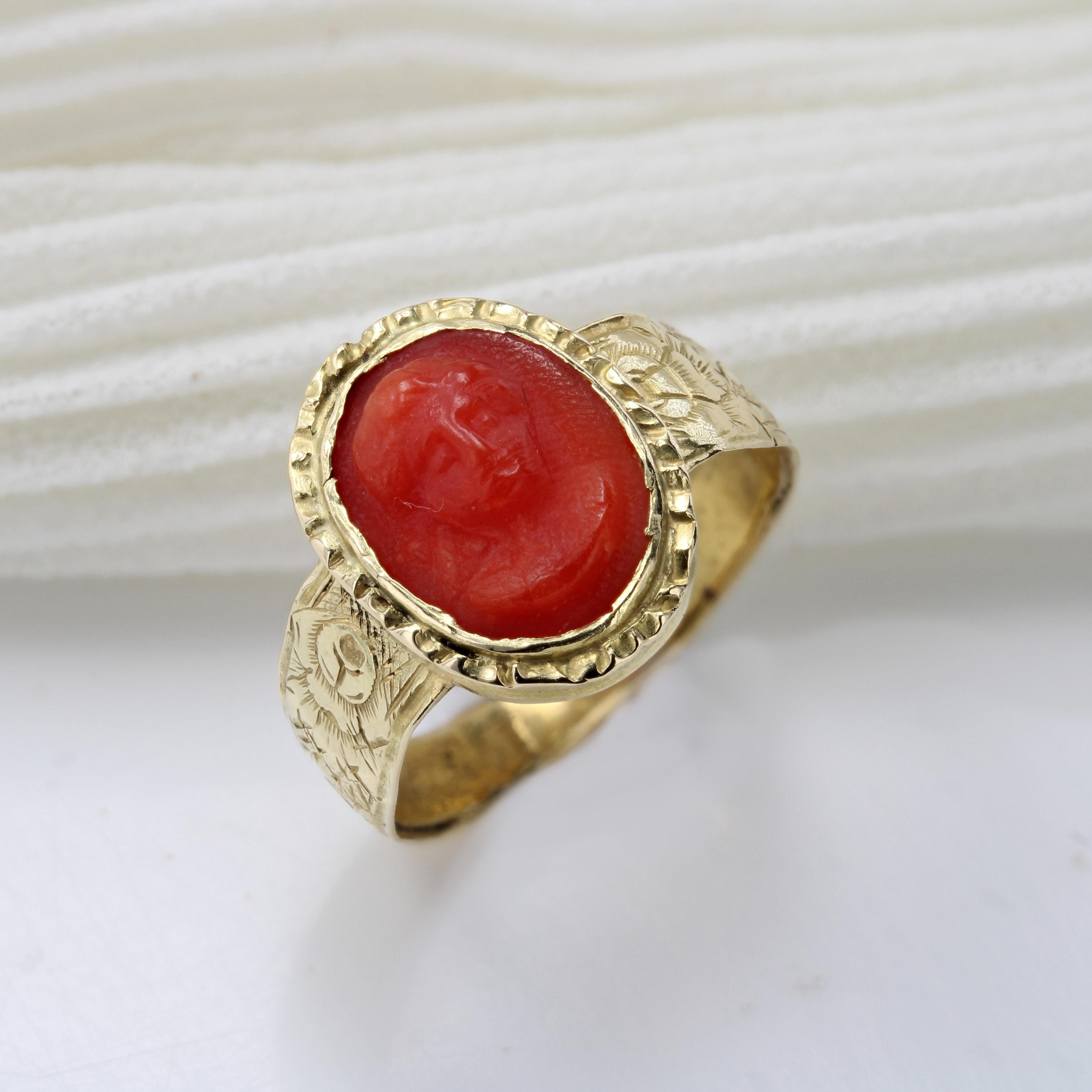 20th Century 18 Karat Yellow Gold Cameo Coral Ring For Sale 4