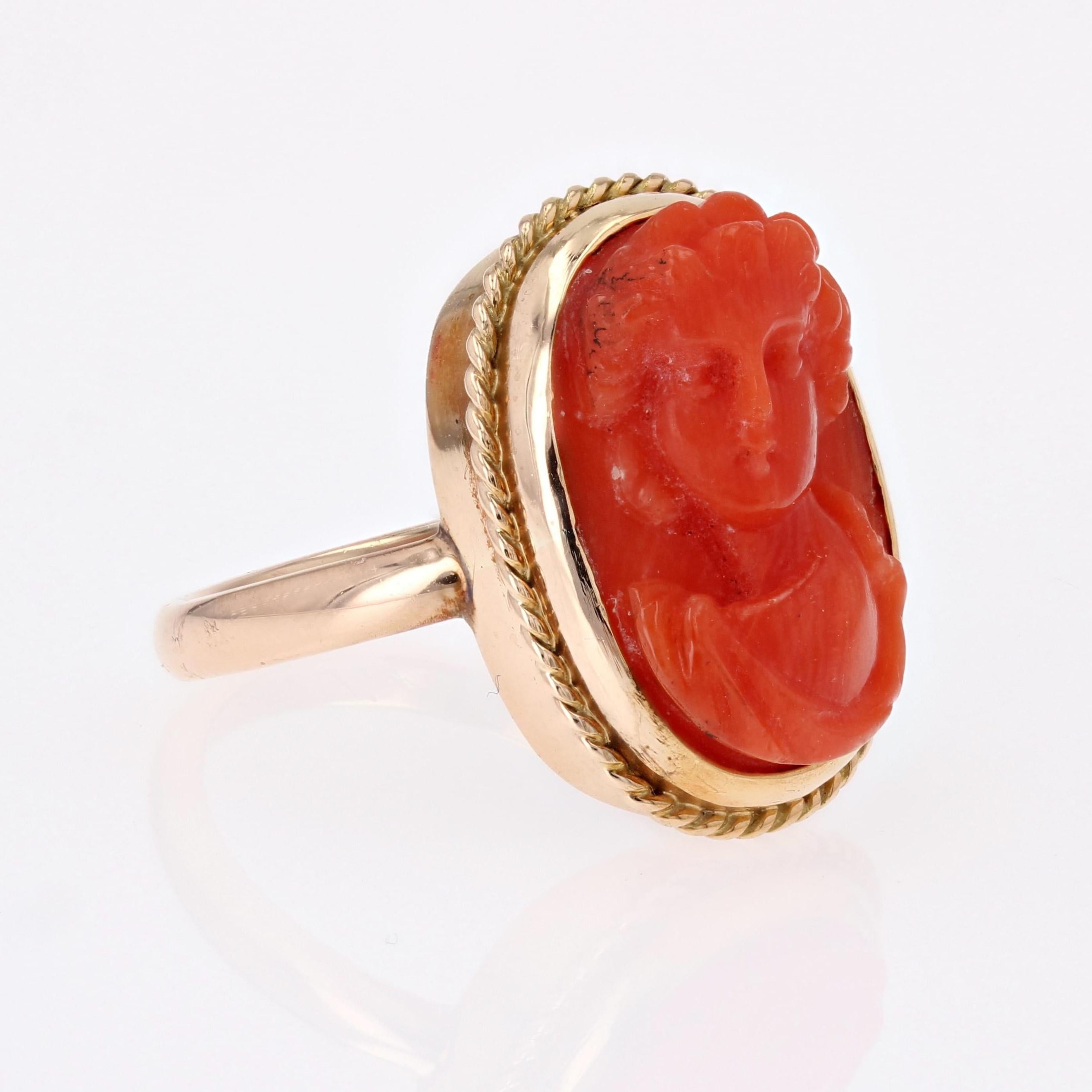 Bague en or jaune 18 carats du 20e siècle avec camée et corail en vente 5