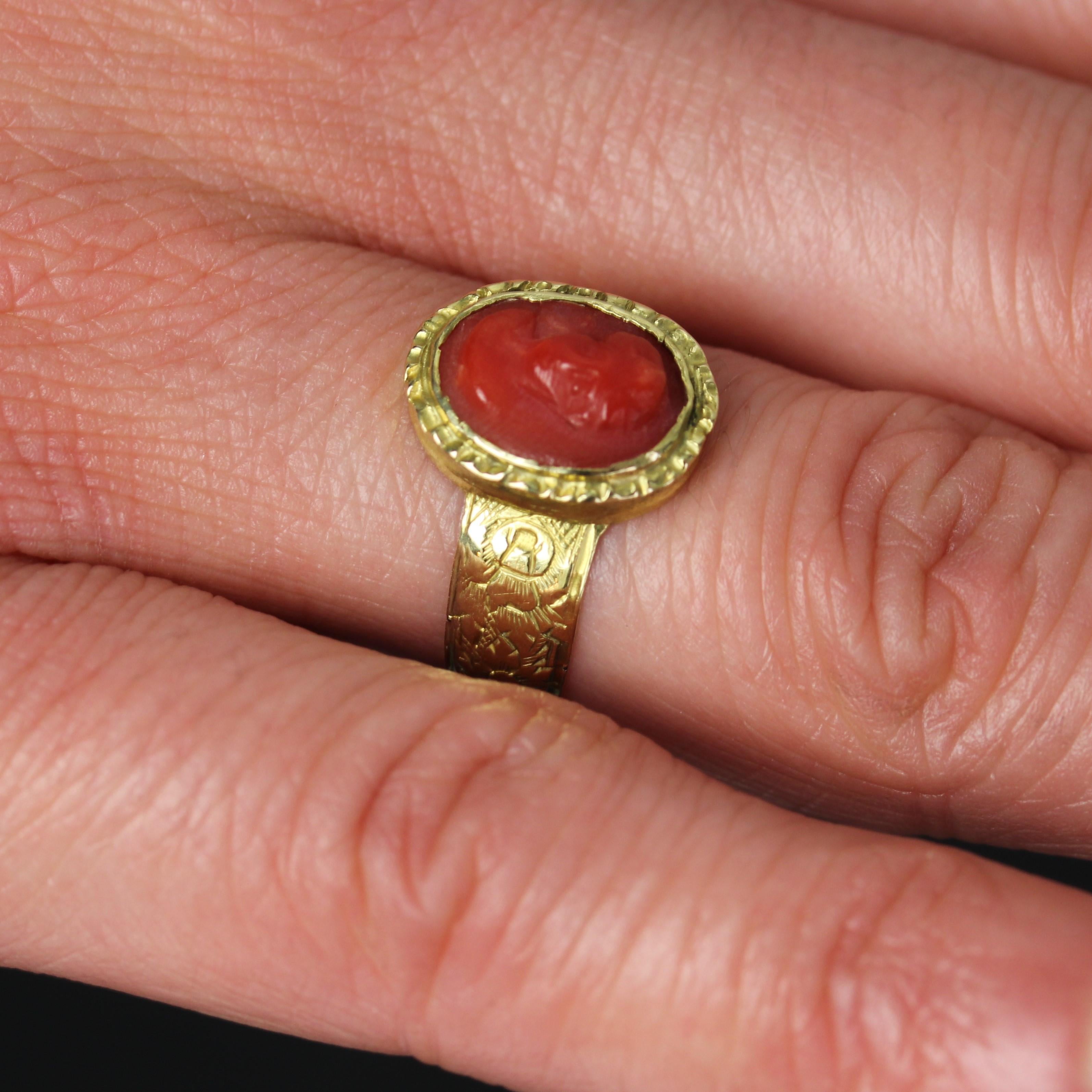 20th Century 18 Karat Yellow Gold Cameo Coral Ring For Sale 6