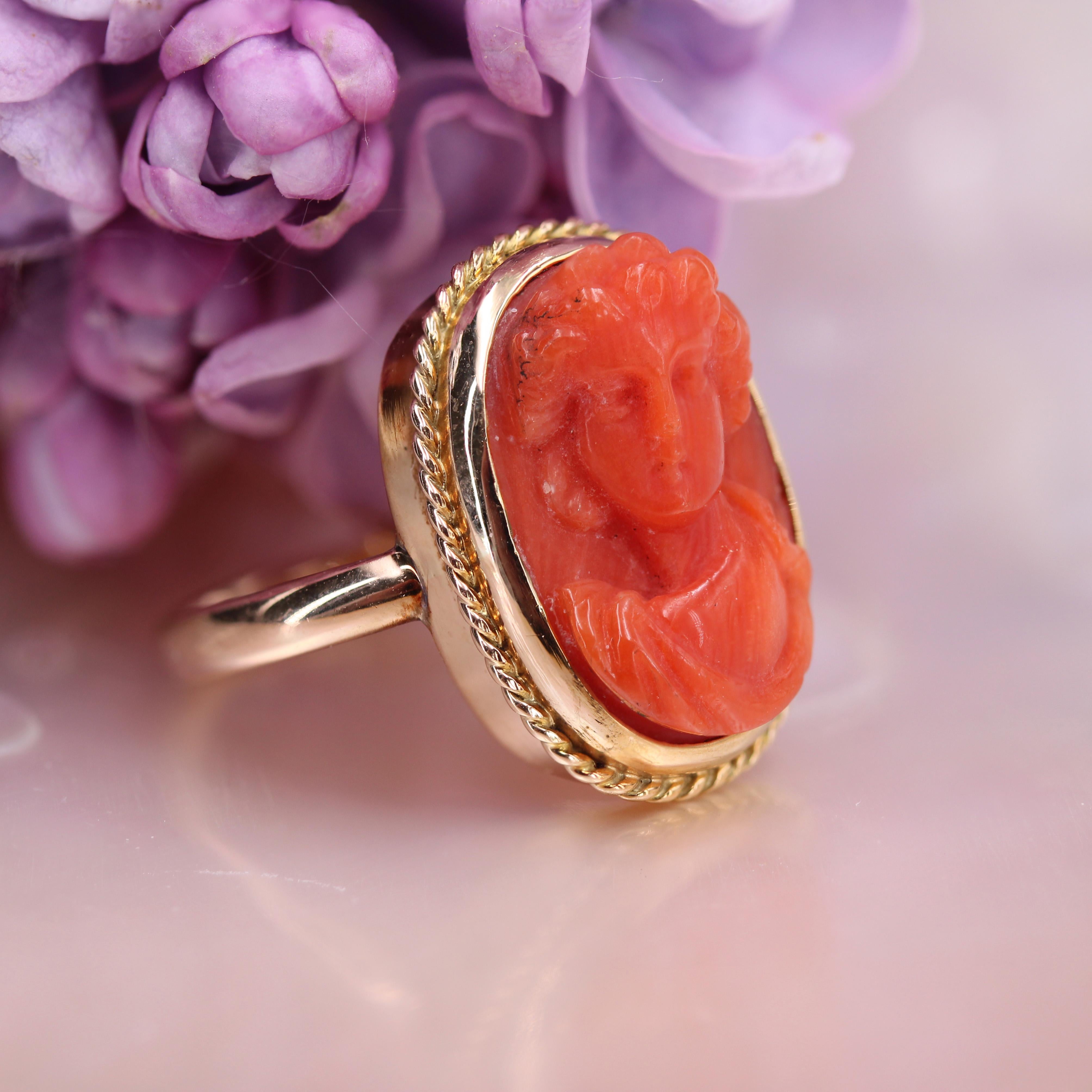 Bague en or jaune 18 carats du 20e siècle avec camée et corail en vente 6