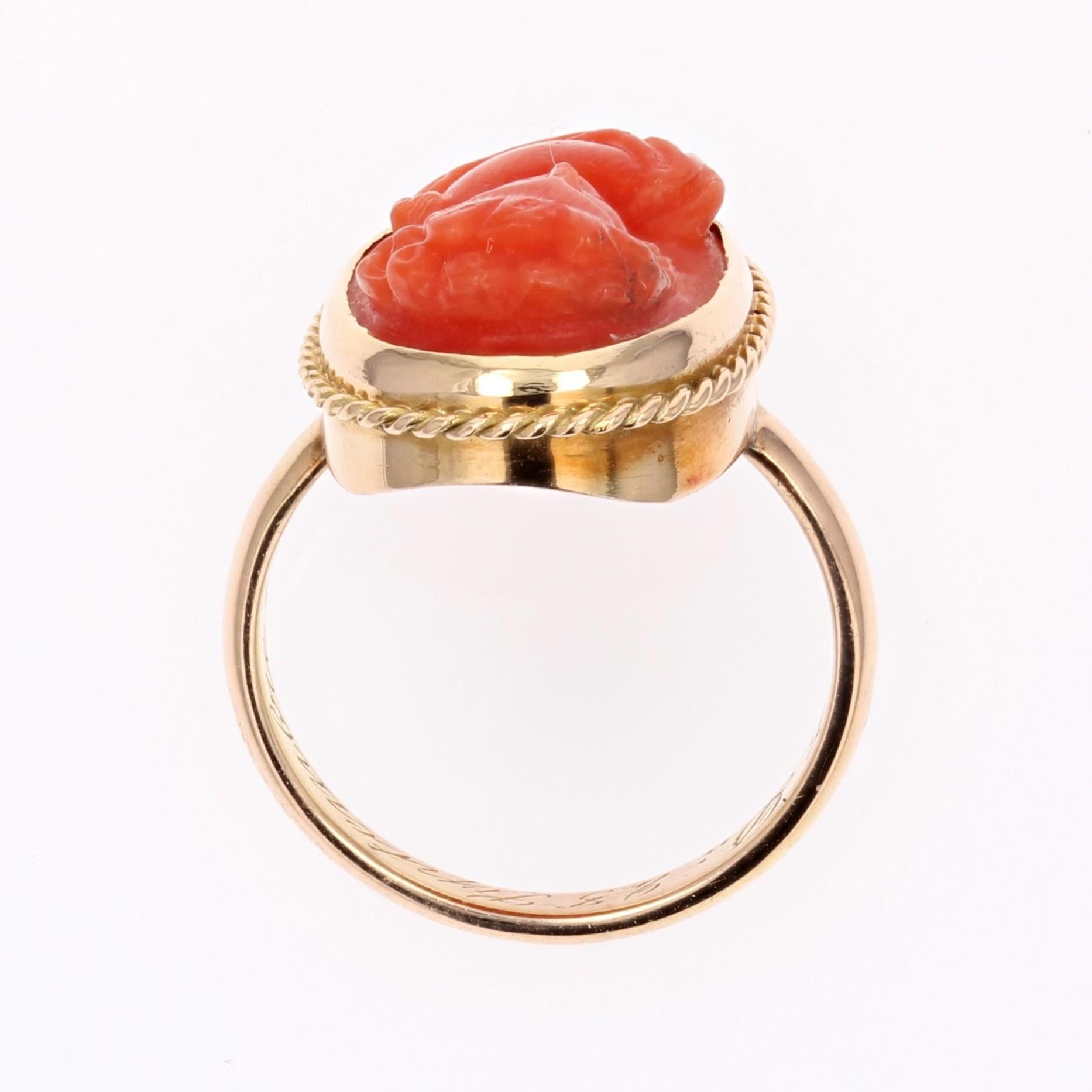 Bague en or jaune 18 carats du 20e siècle avec camée et corail en vente 10